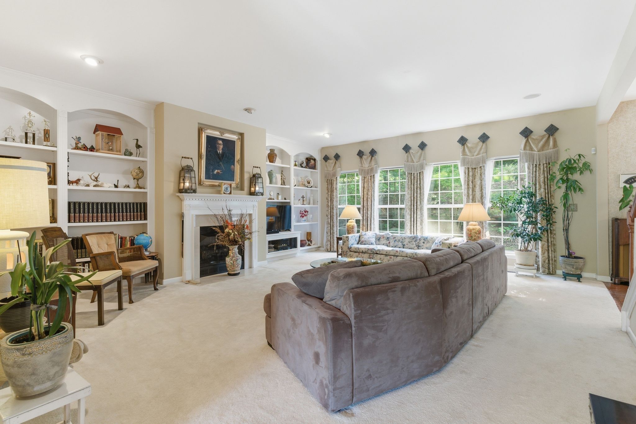 6561 Banbury Xing Property Photo 7