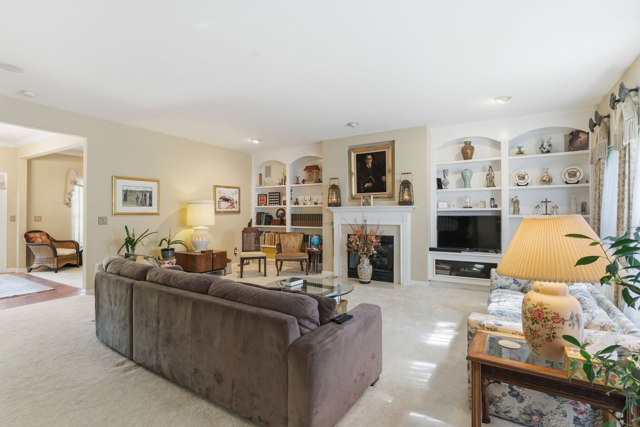 6561 Banbury Xing Property Photo 8