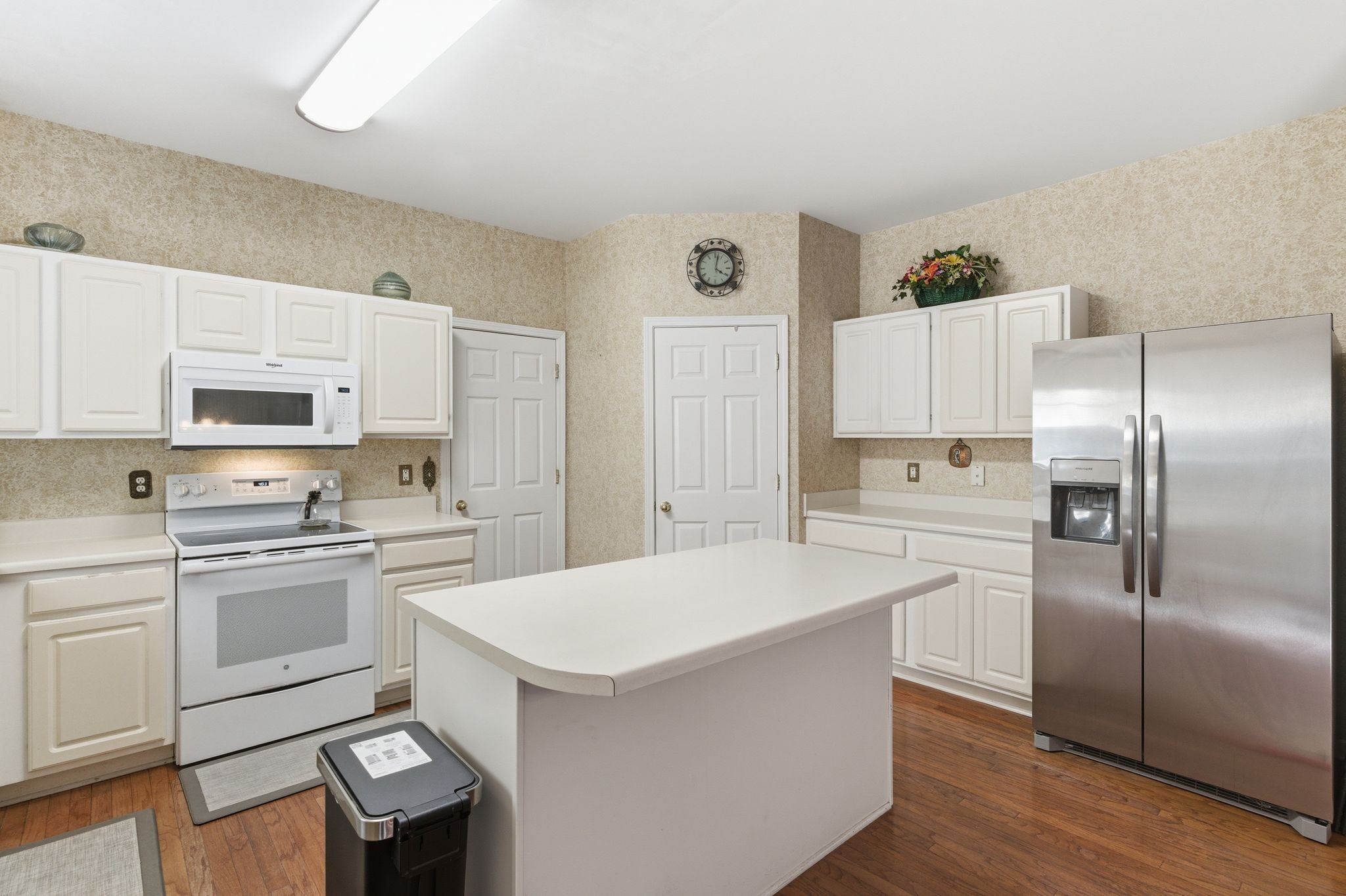 6561 Banbury Xing Property Photo 13