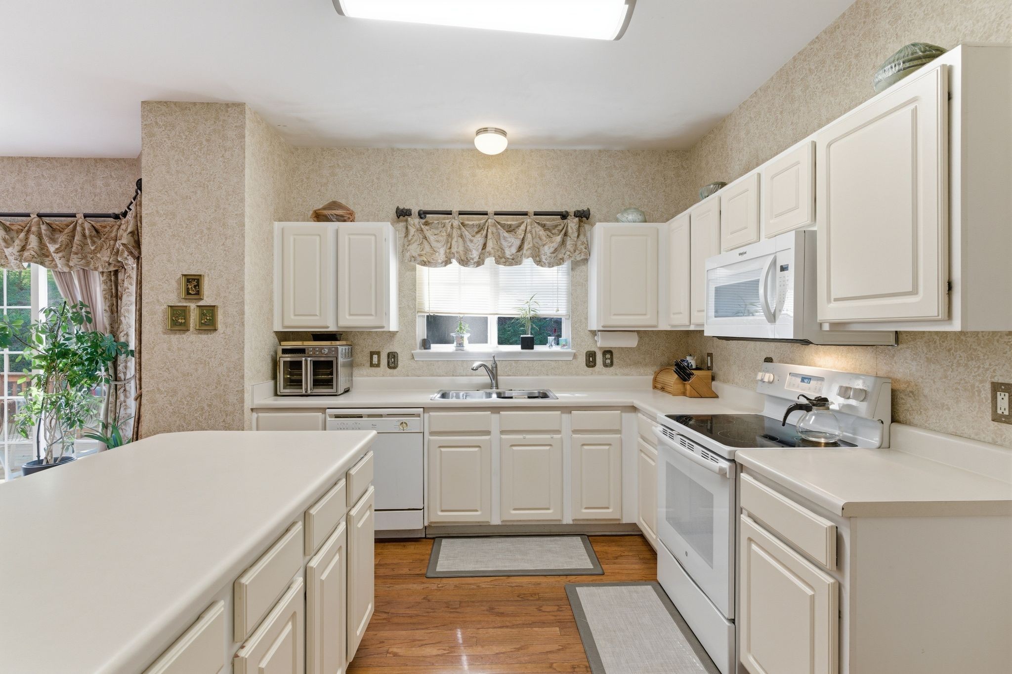 6561 Banbury Xing Property Photo 14
