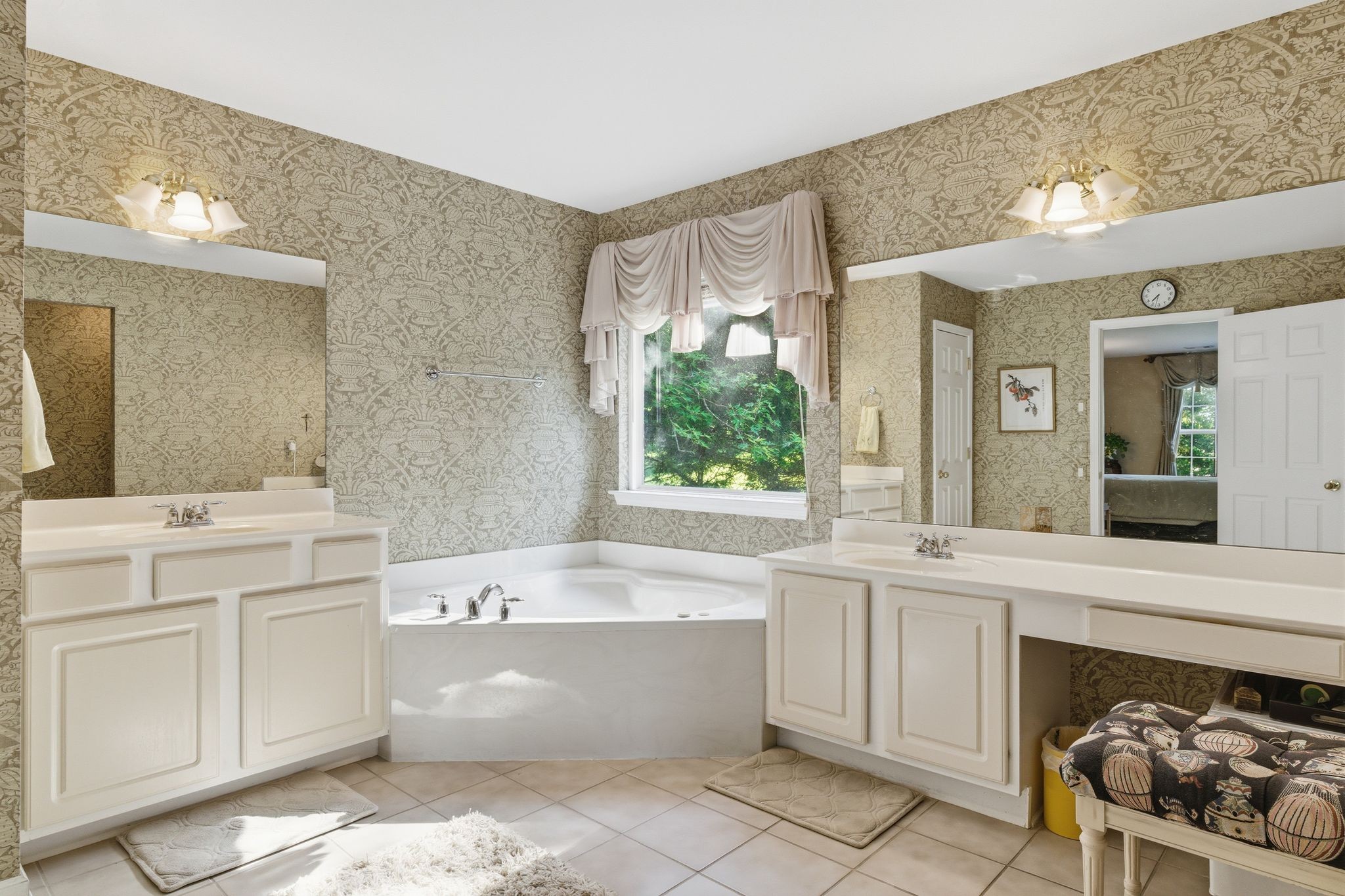 6561 Banbury Xing Property Photo 32