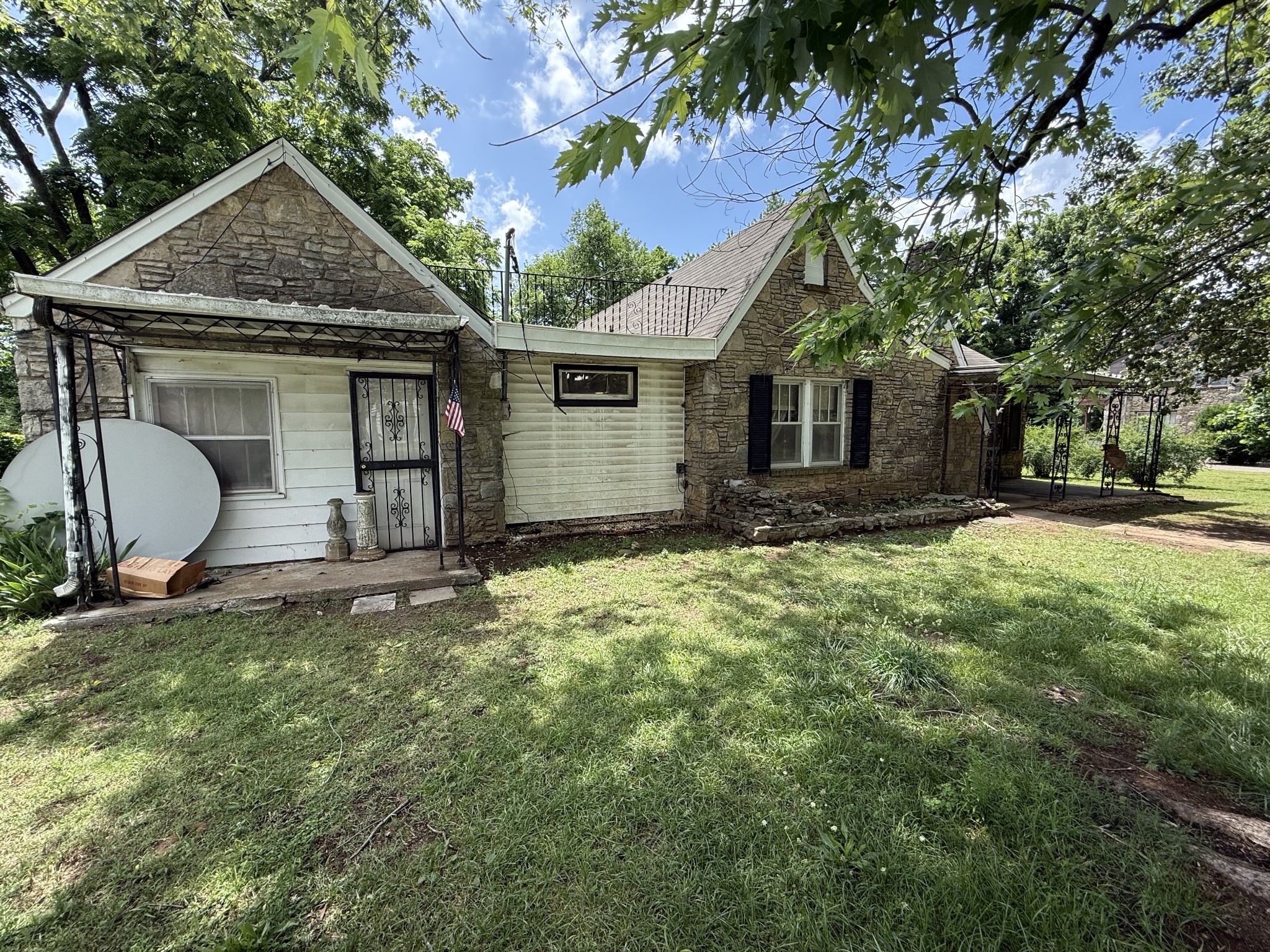 1414 Mcalpine Ave Property Photo 1