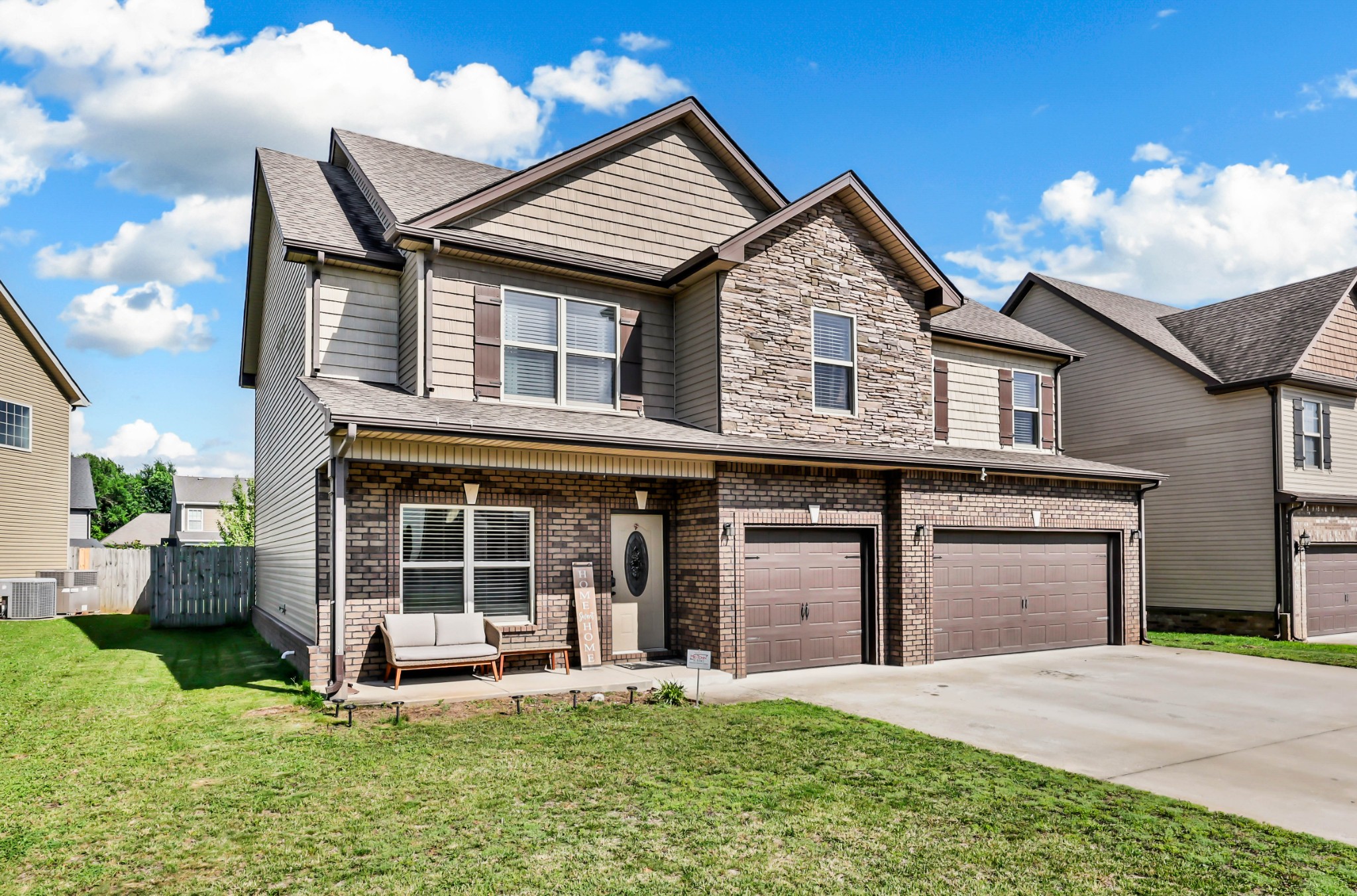 925 Tanager Ct Property Photo 1