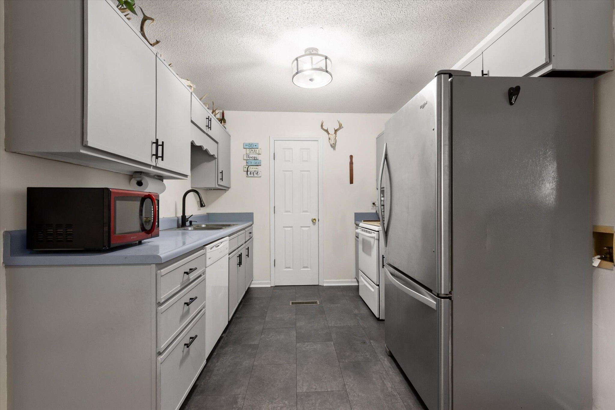 1884 Peavine Road Property Photo 3