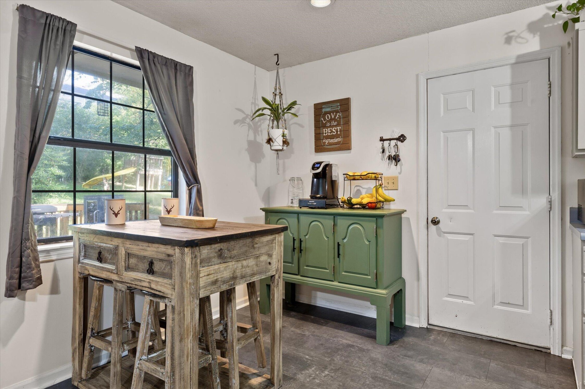 1884 Peavine Road Property Photo 14