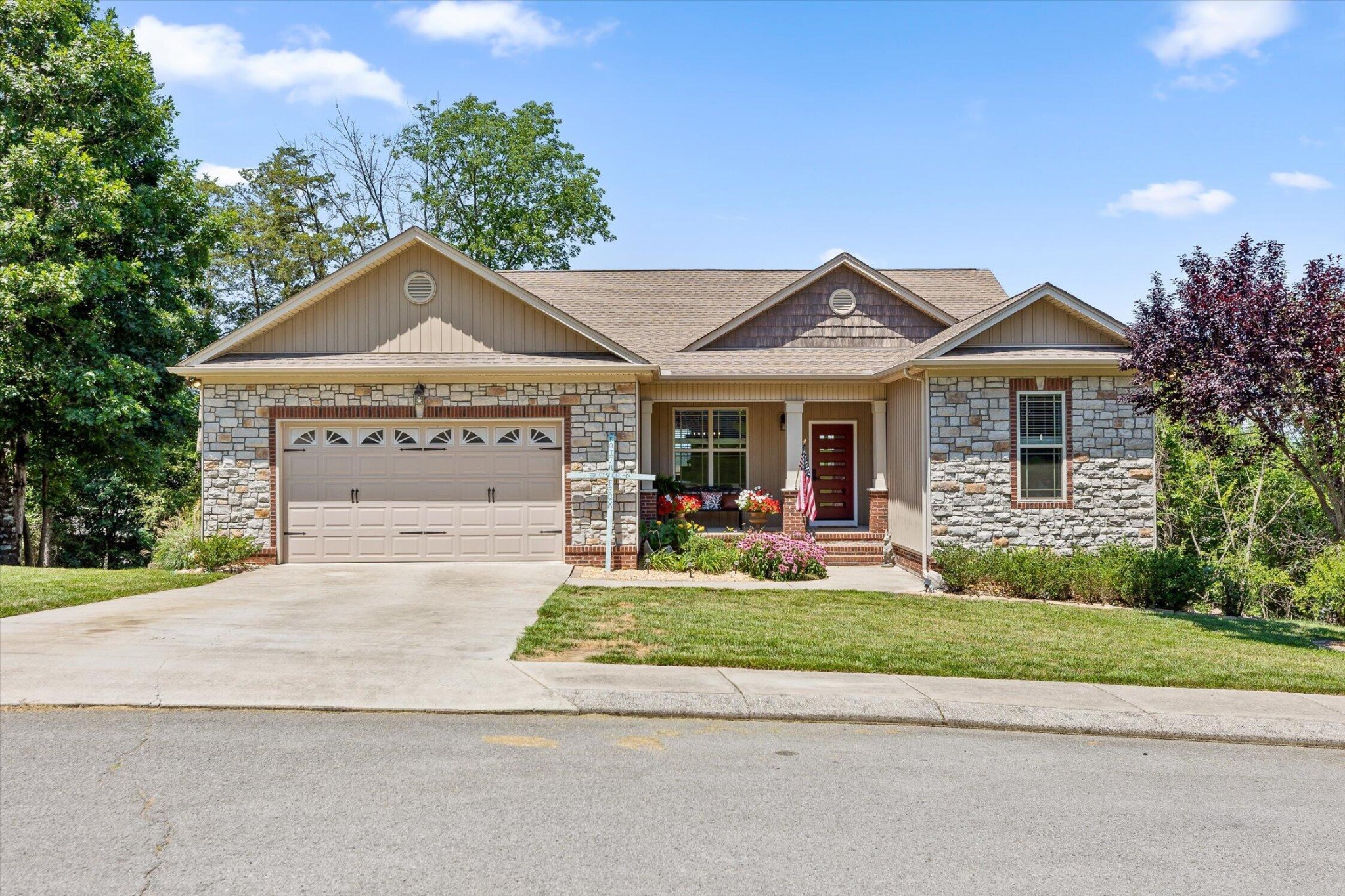 9083 Sunridge Drive Property Photo 1