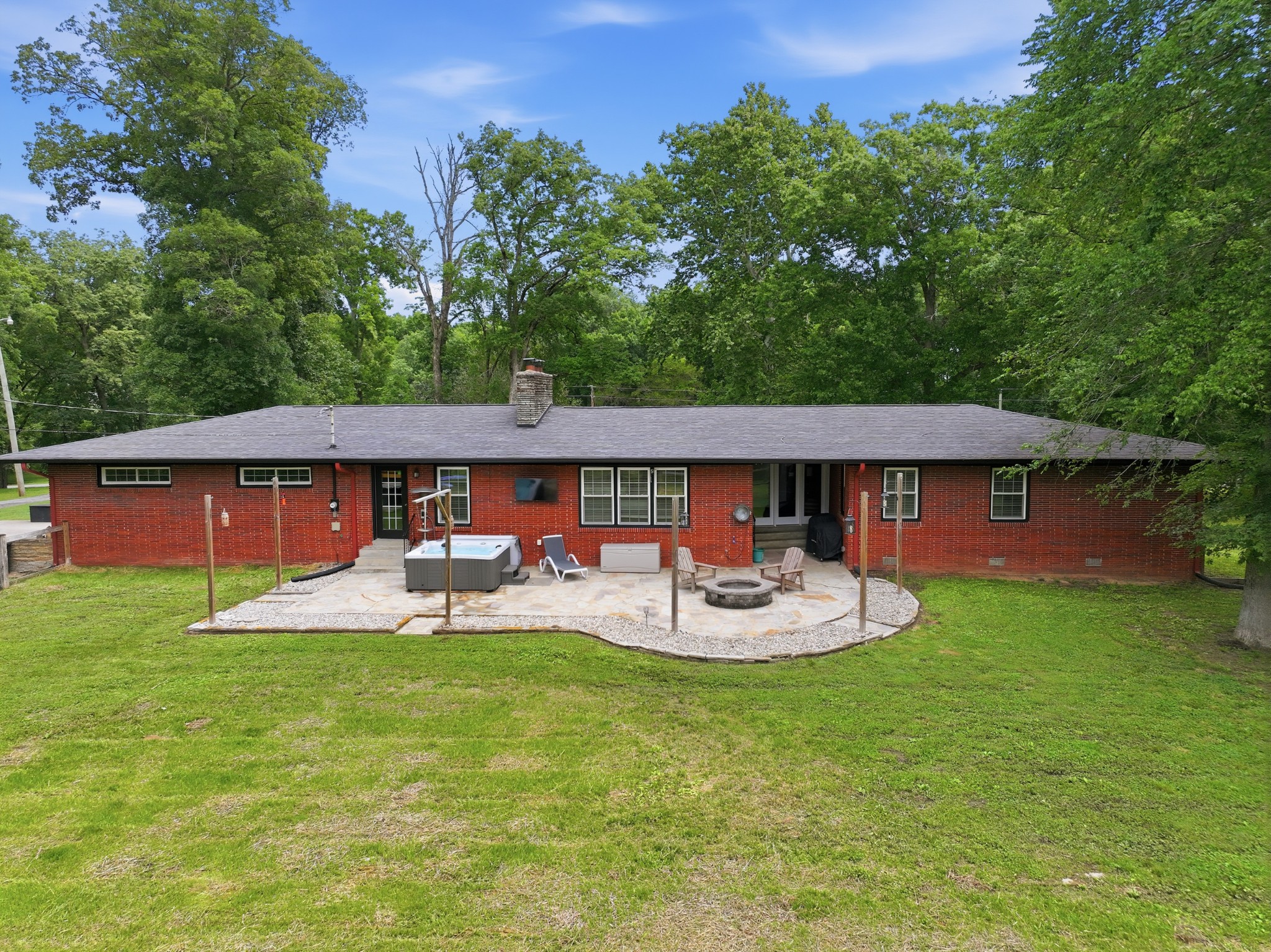 412 S Valley Rd Property Photo 1