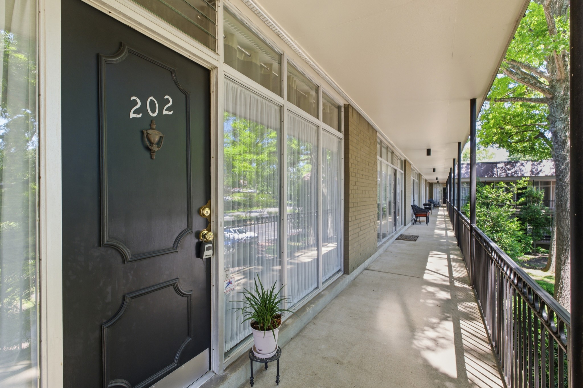3909 Whitland Ave Property Photo 1