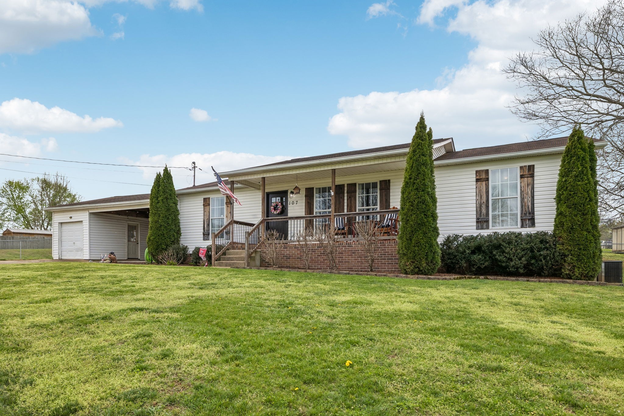107 Christina Dr Property Photo 3