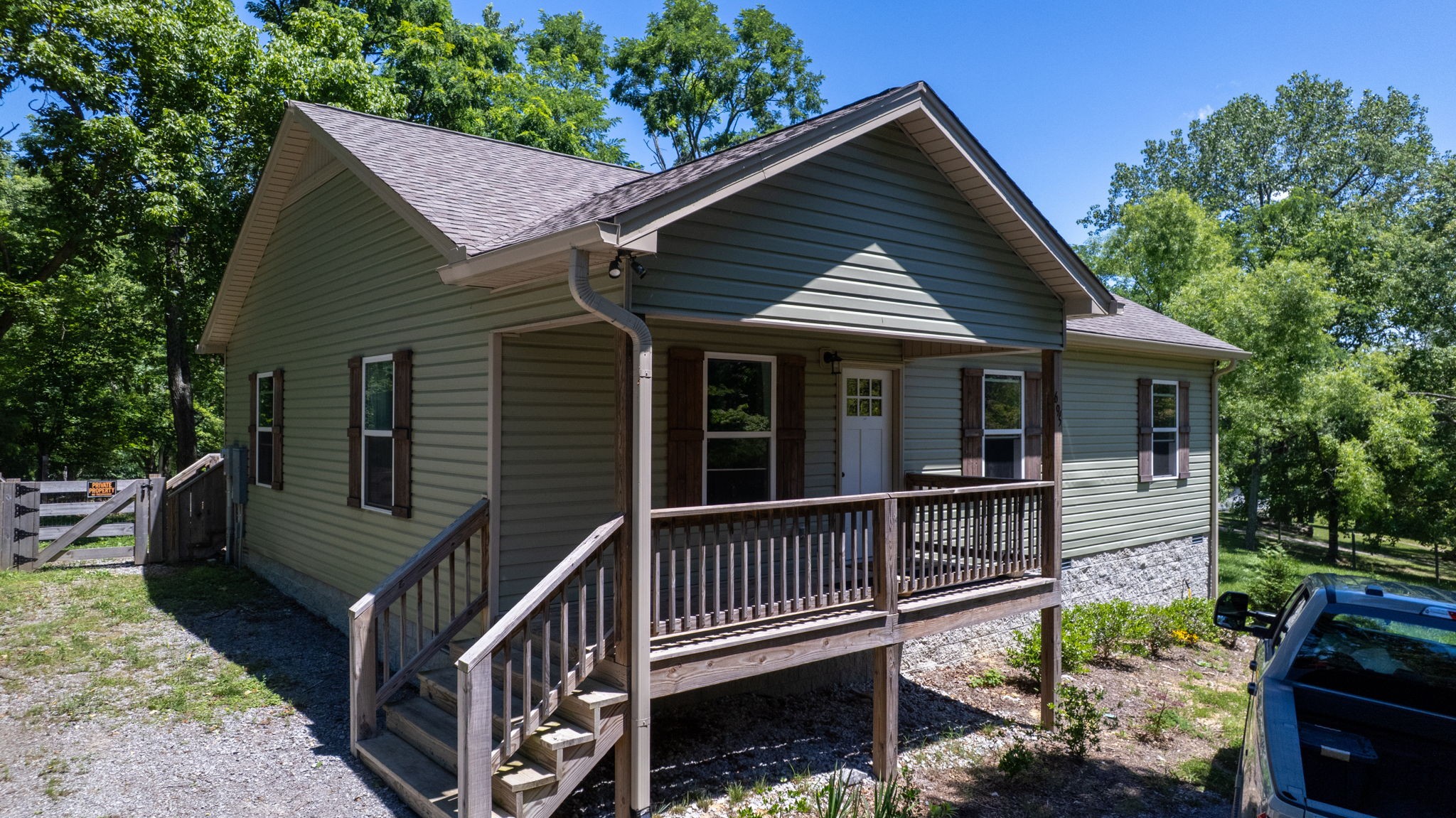 695 Hog Back Ridge Rd Property Photo 1
