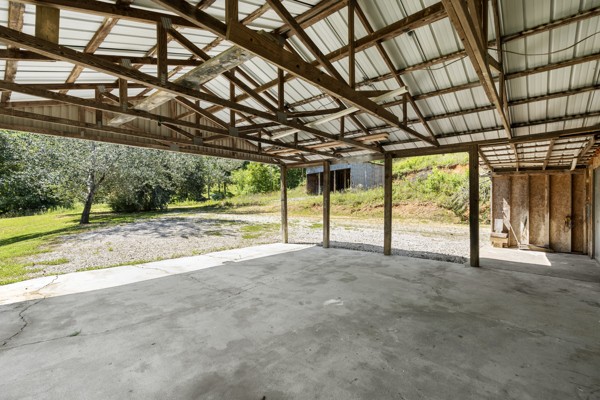 1110 King Rd Property Photo 32