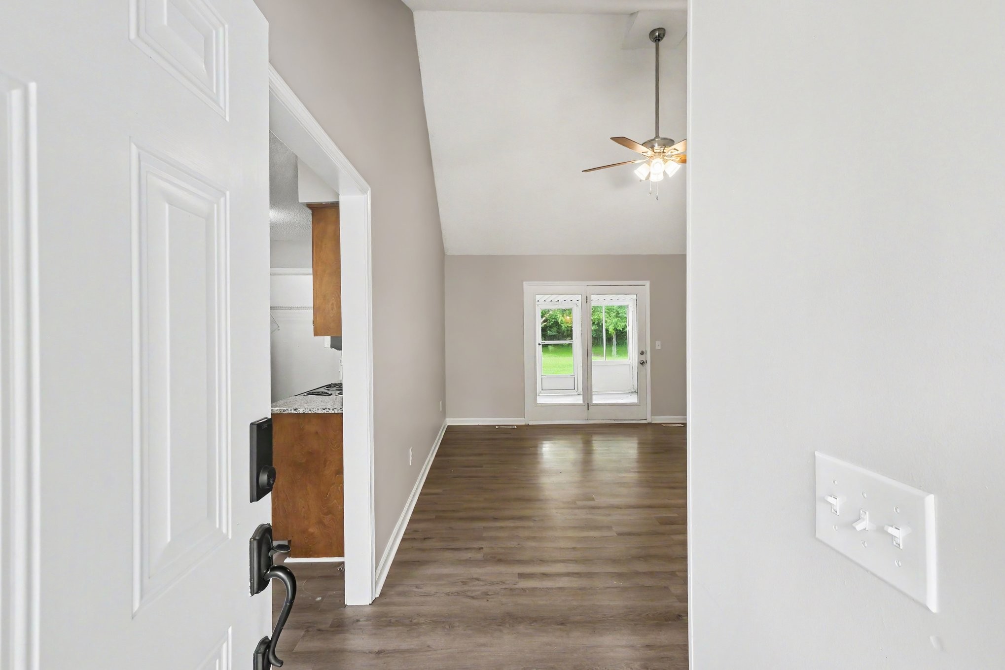 2011 Sugartree Dr Property Photo 3