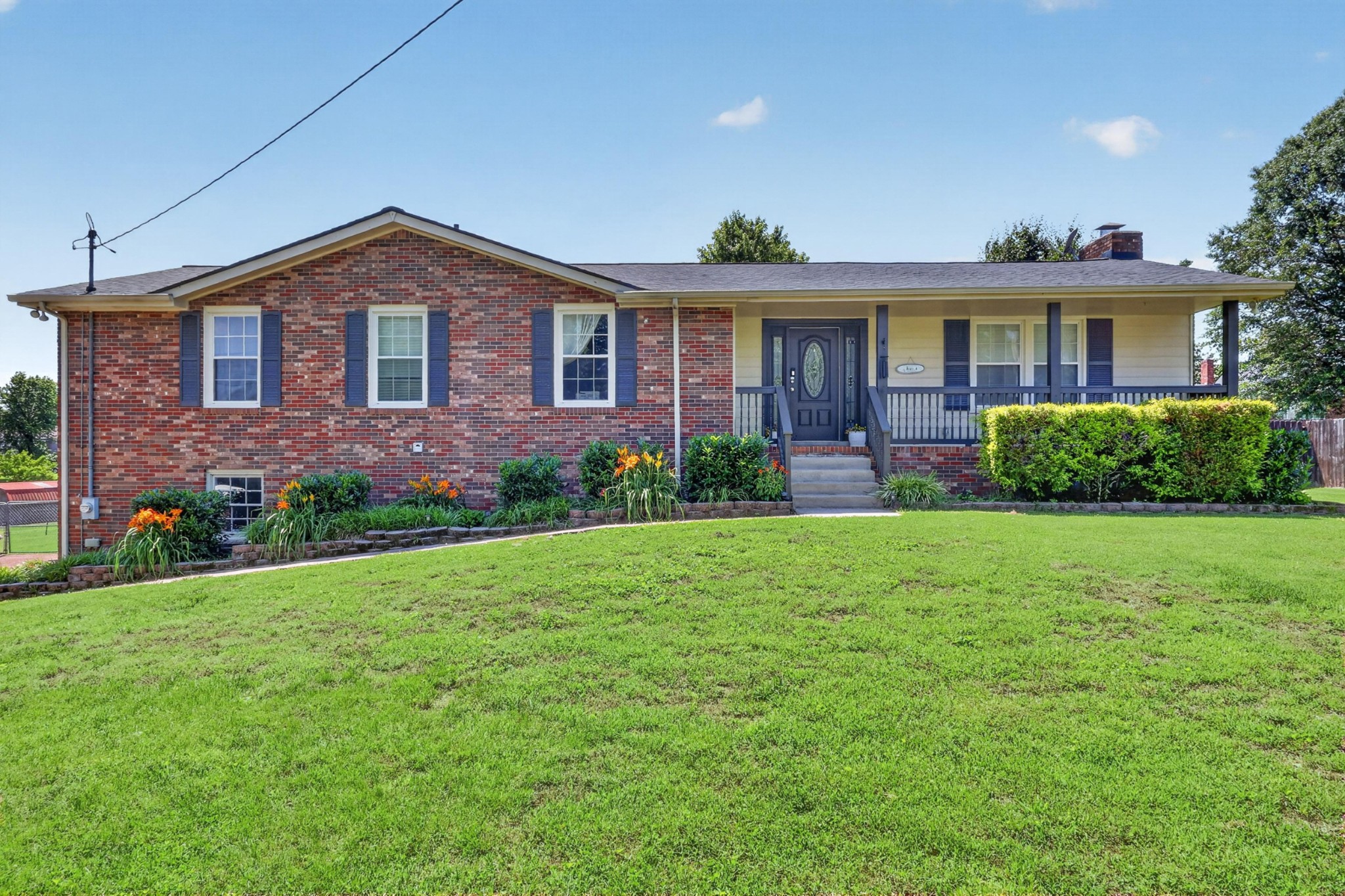 416 Wadebrook Dr Property Photo 3