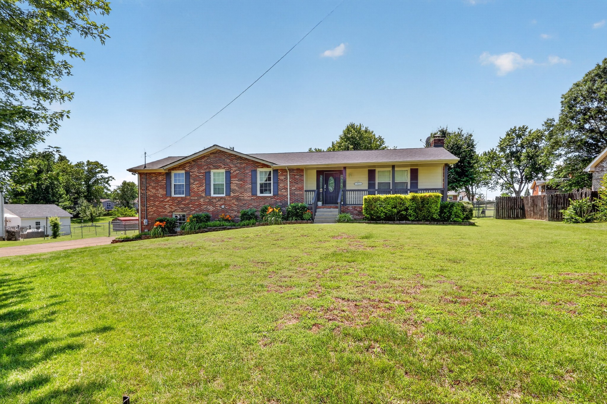 416 Wadebrook Dr Property Photo 4