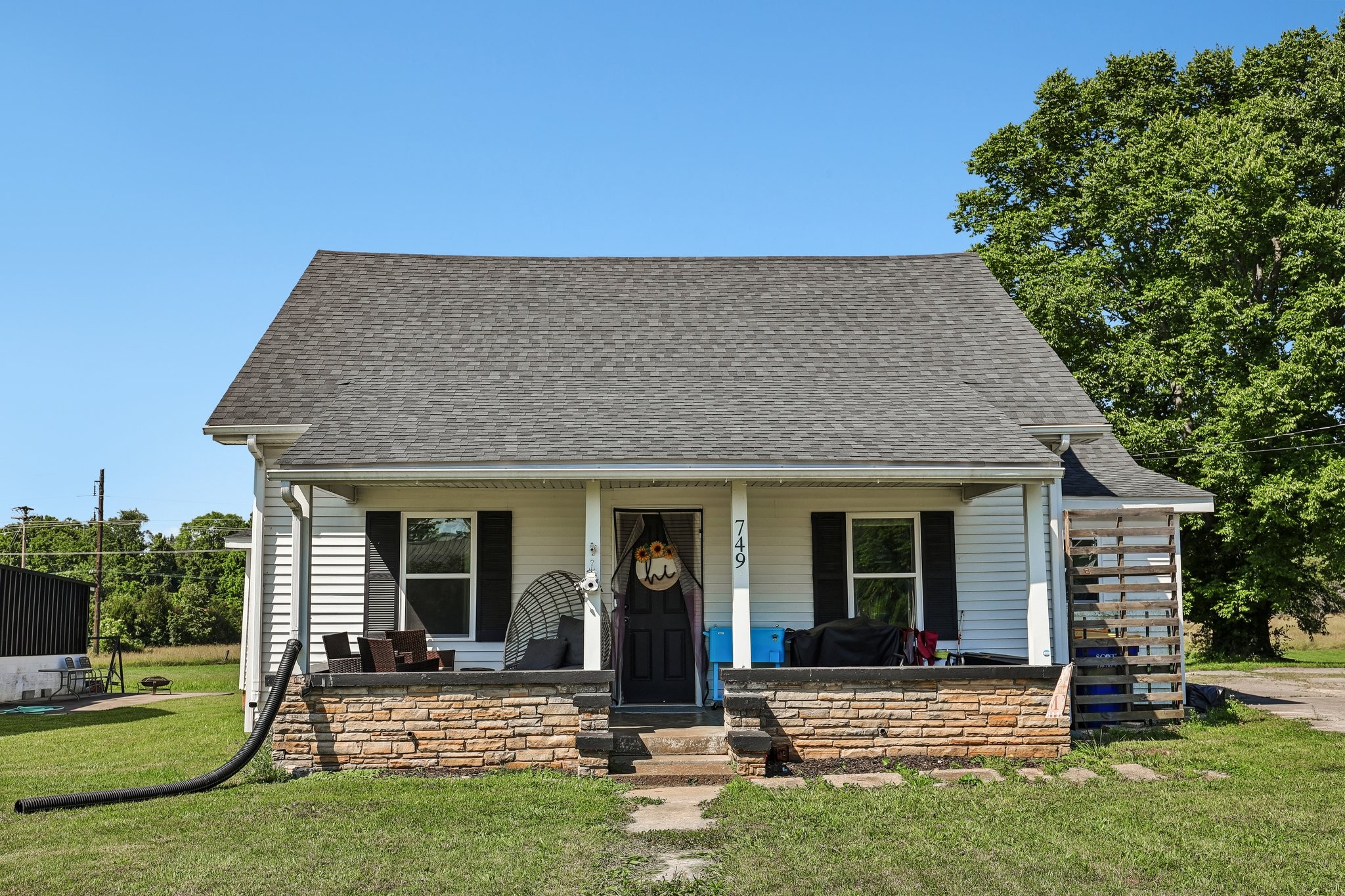 749 N Main St