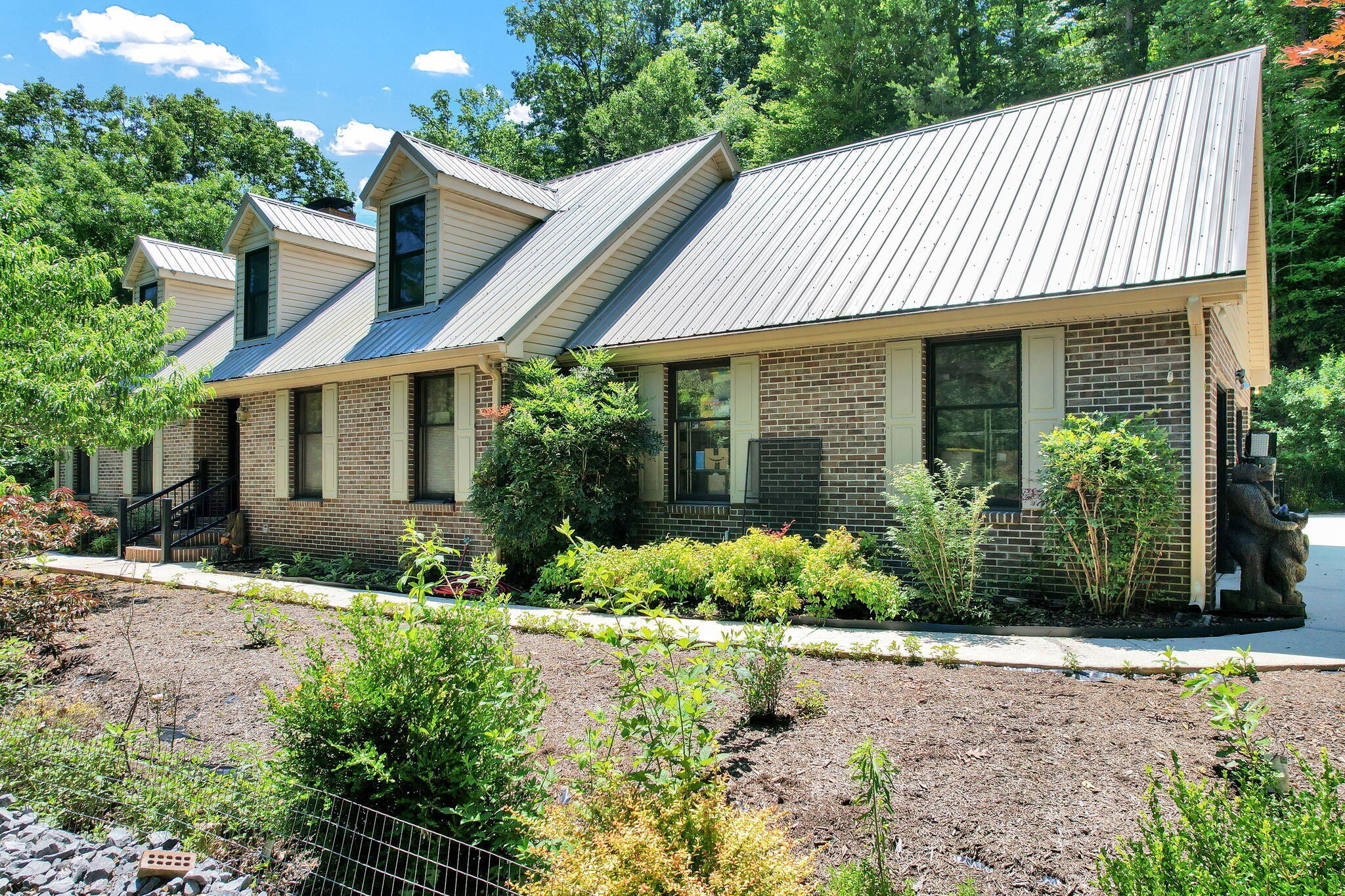 220 Brian Road, Nw Property Photo 1