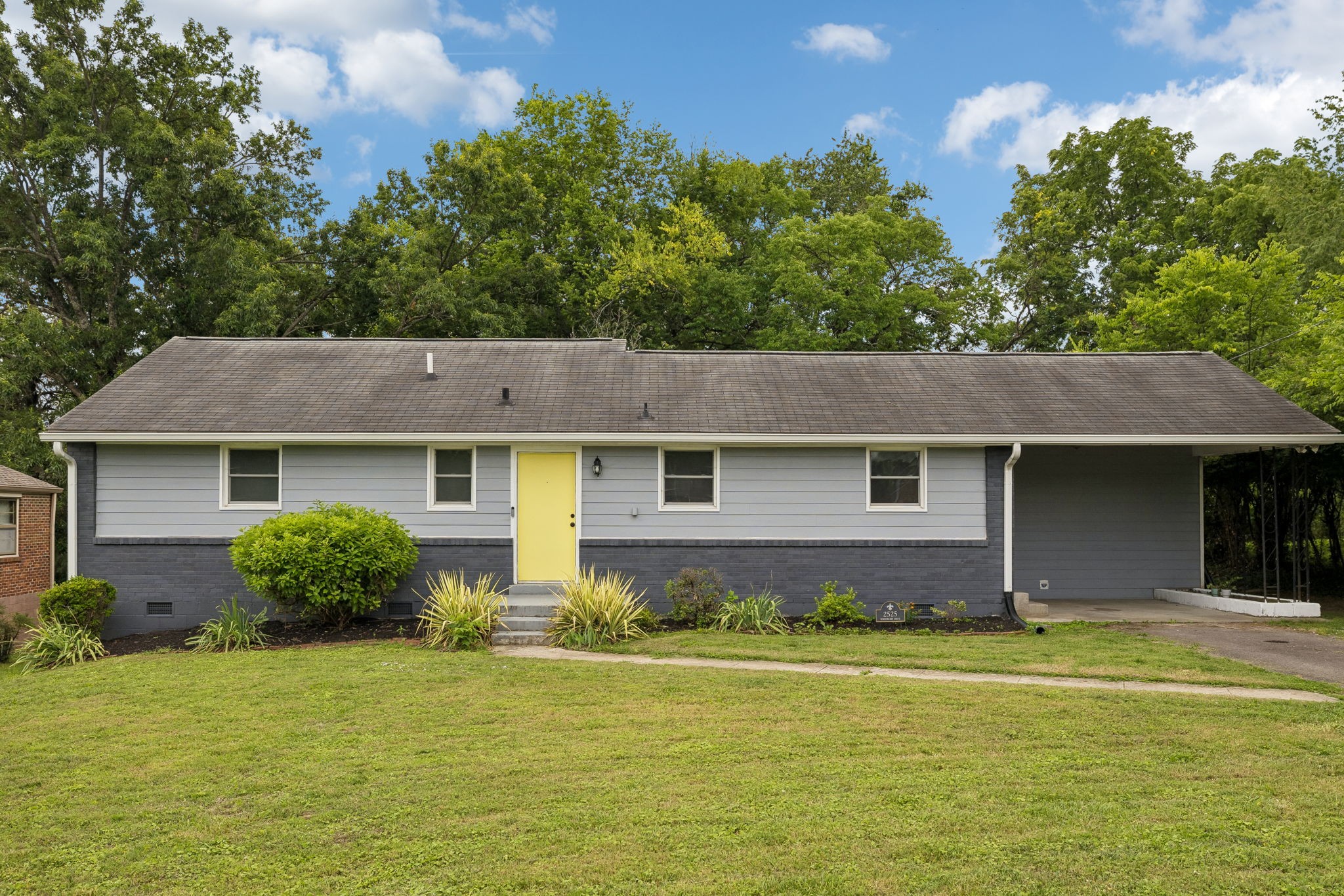2525 Woodberry Dr Property Photo 1