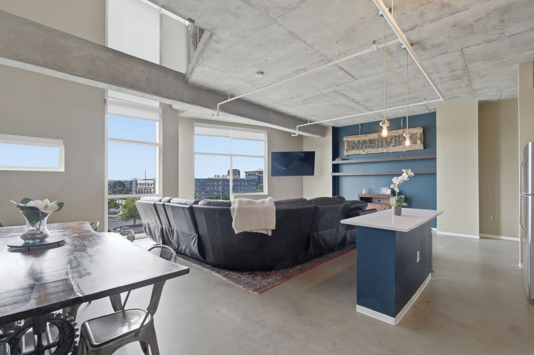 2115 Yeaman Pl Property Photo 3