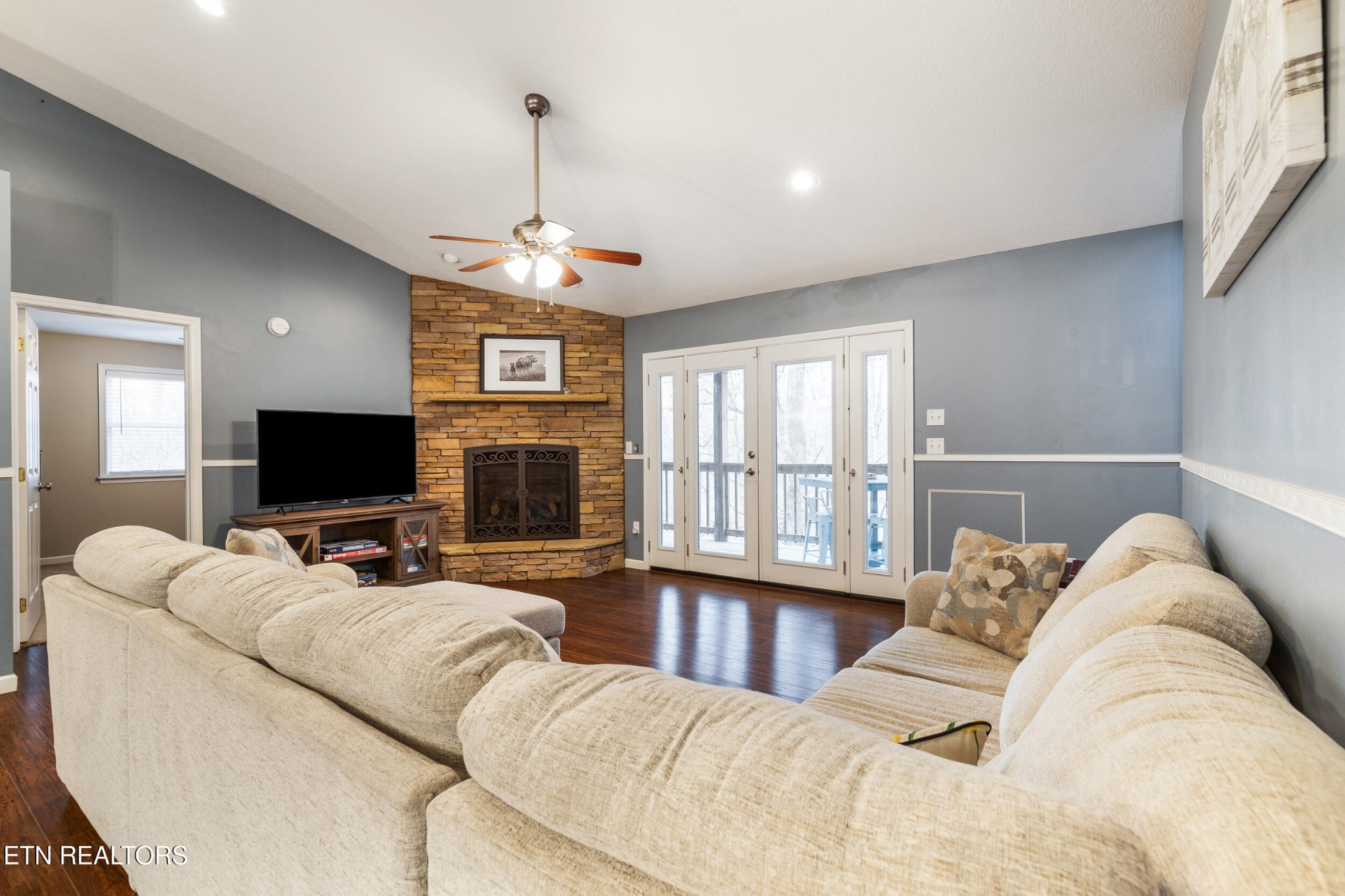 2067 Highpoint Lane Property Photo 17