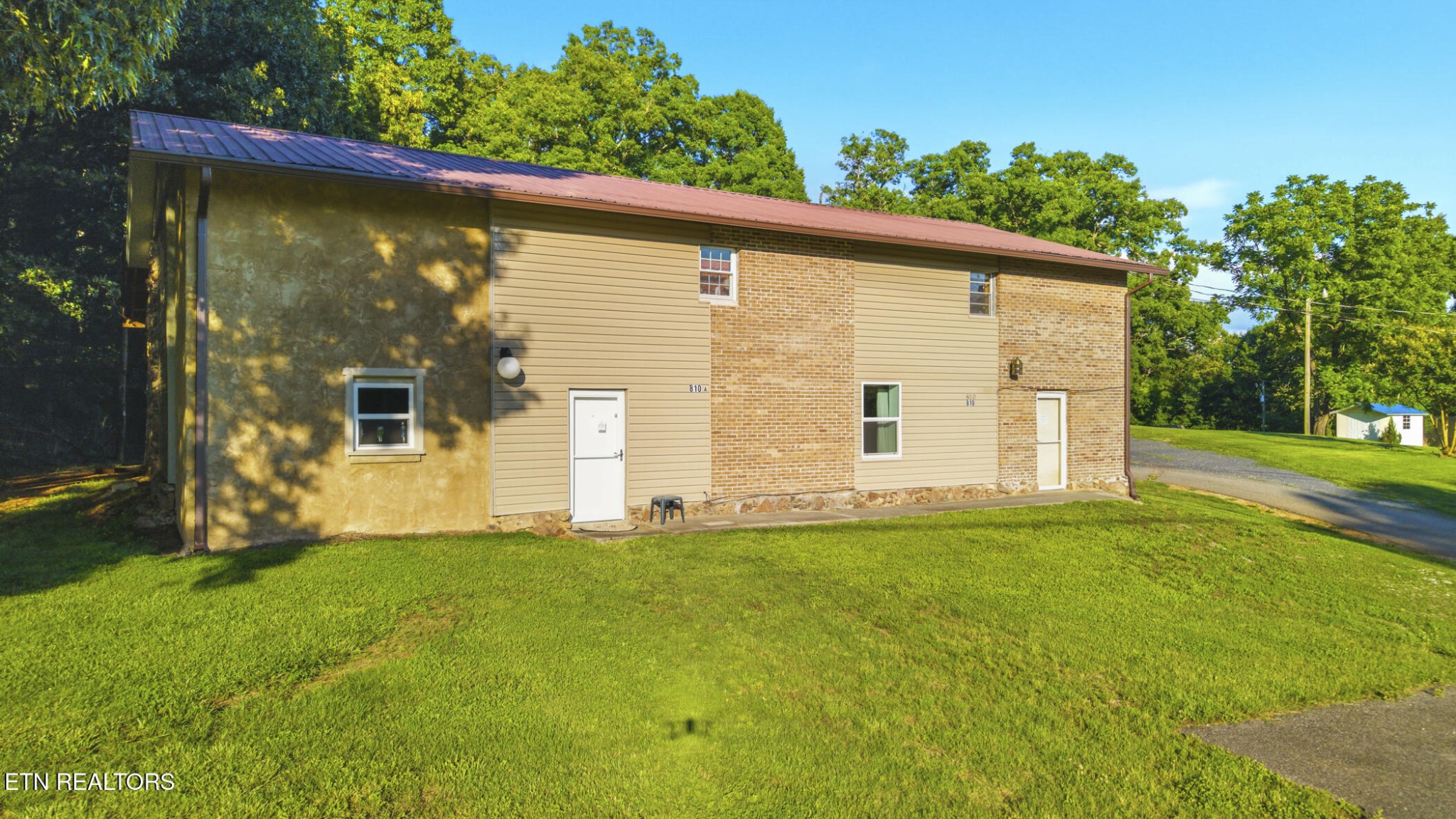 814 Midway Rd Property Photo 2