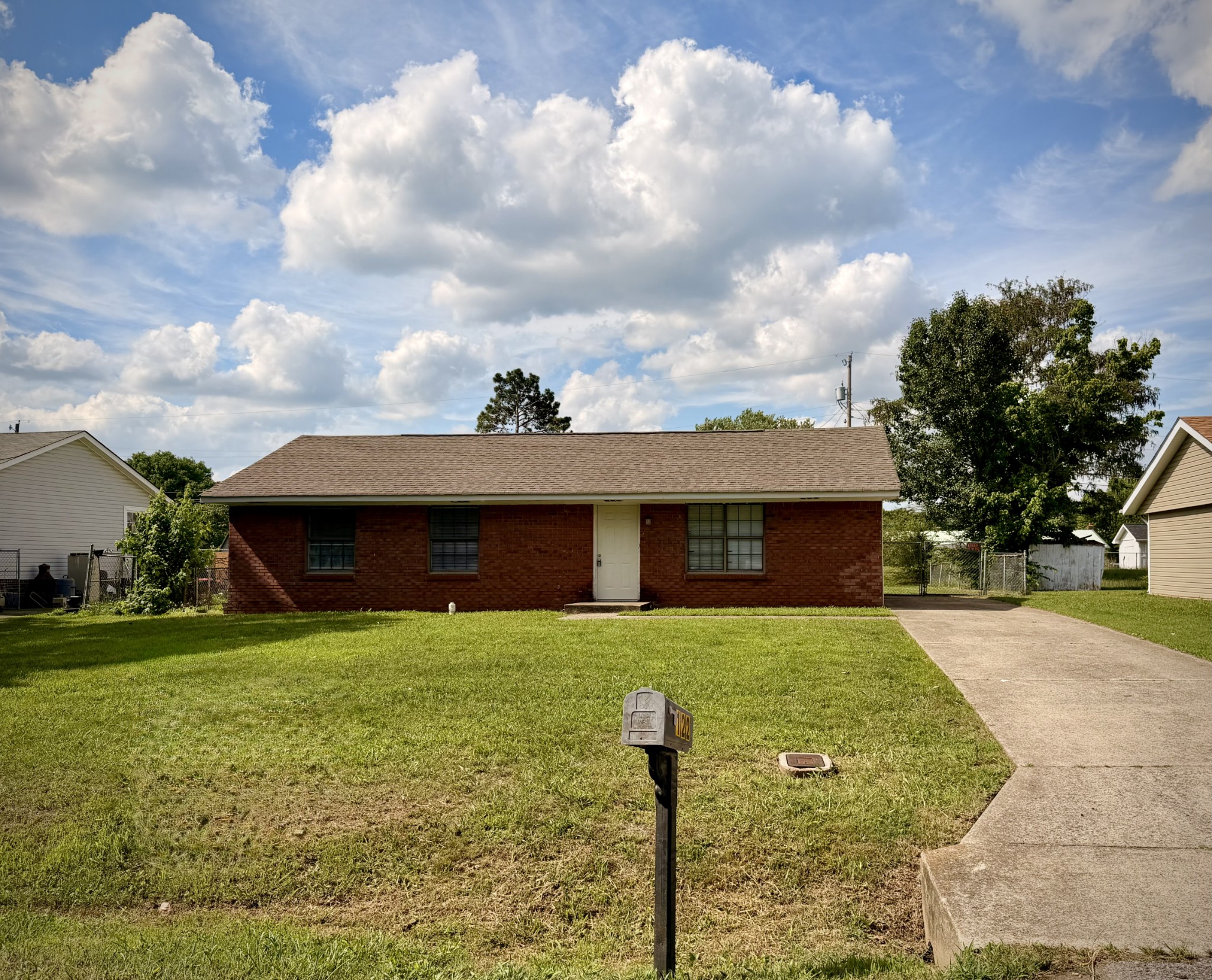122 E St Property Photo 1