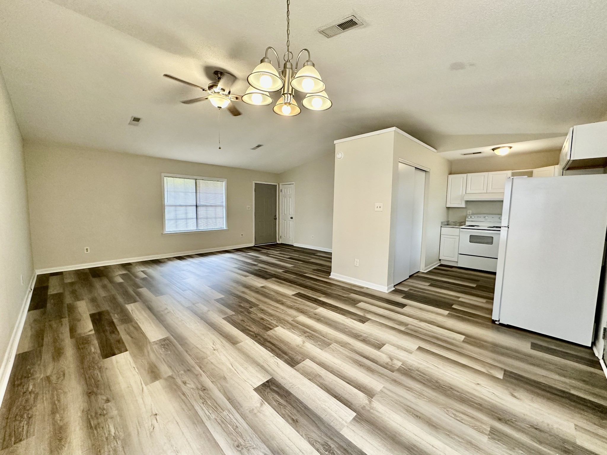 122 E St Property Photo 3