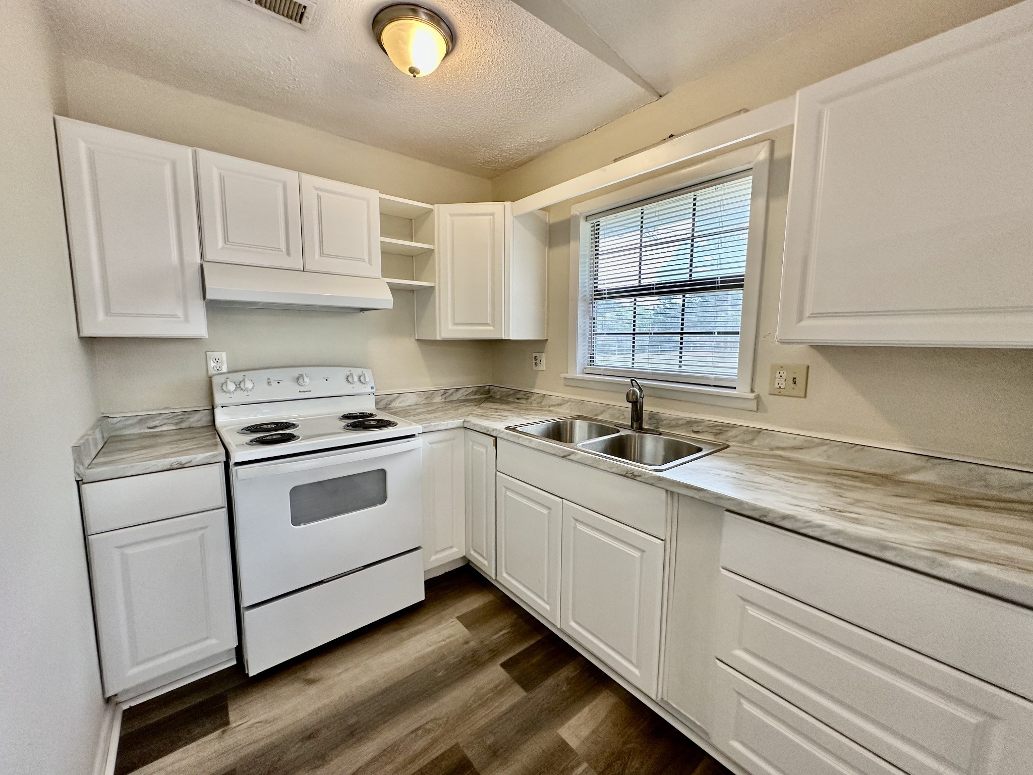 122 E St Property Photo 4