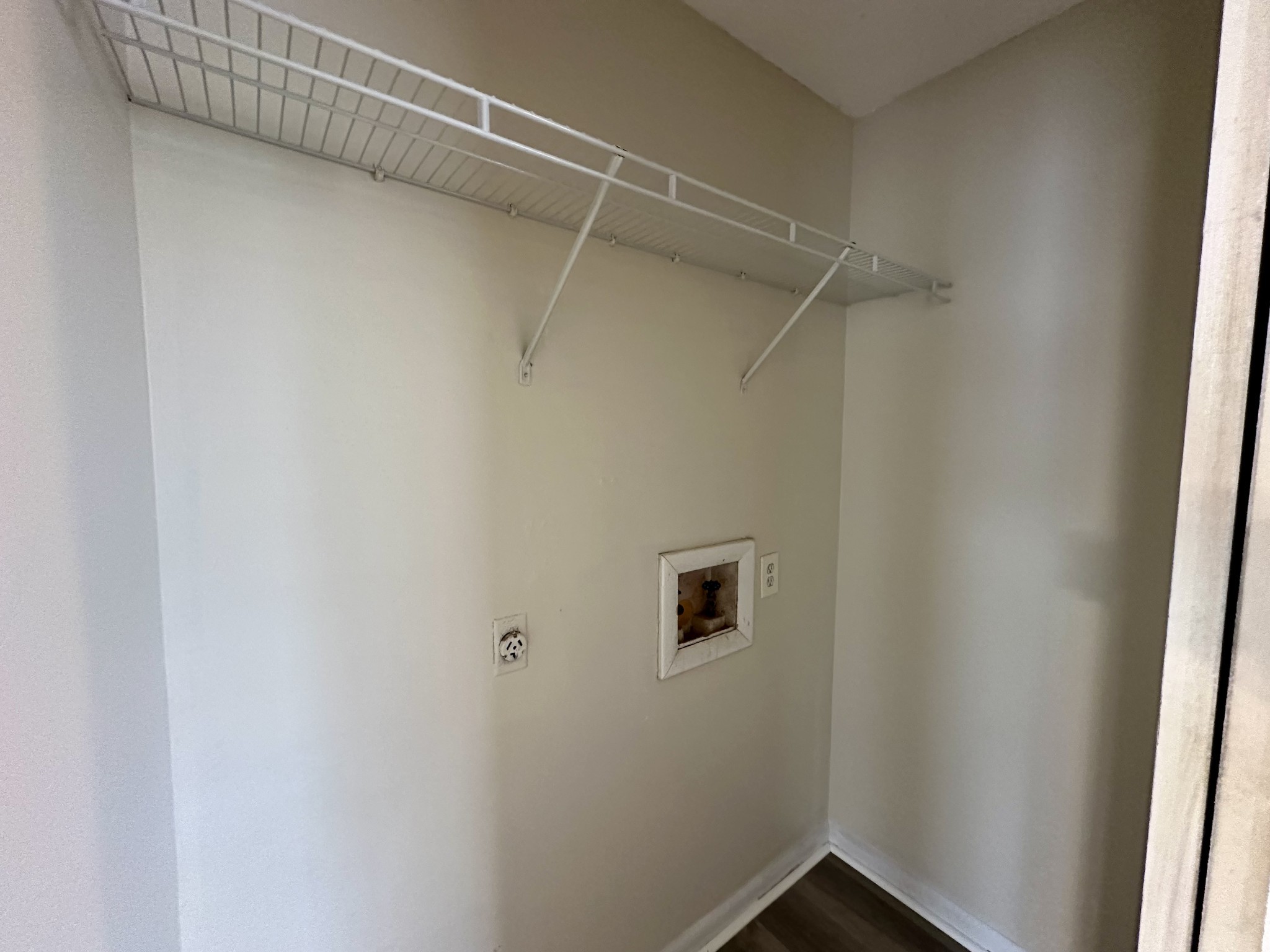 122 E St Property Photo 5