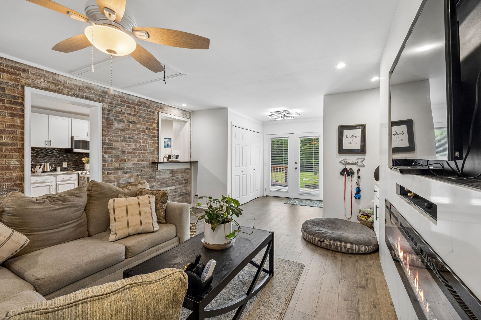1105 Goose Bay Rd Property Photo 5