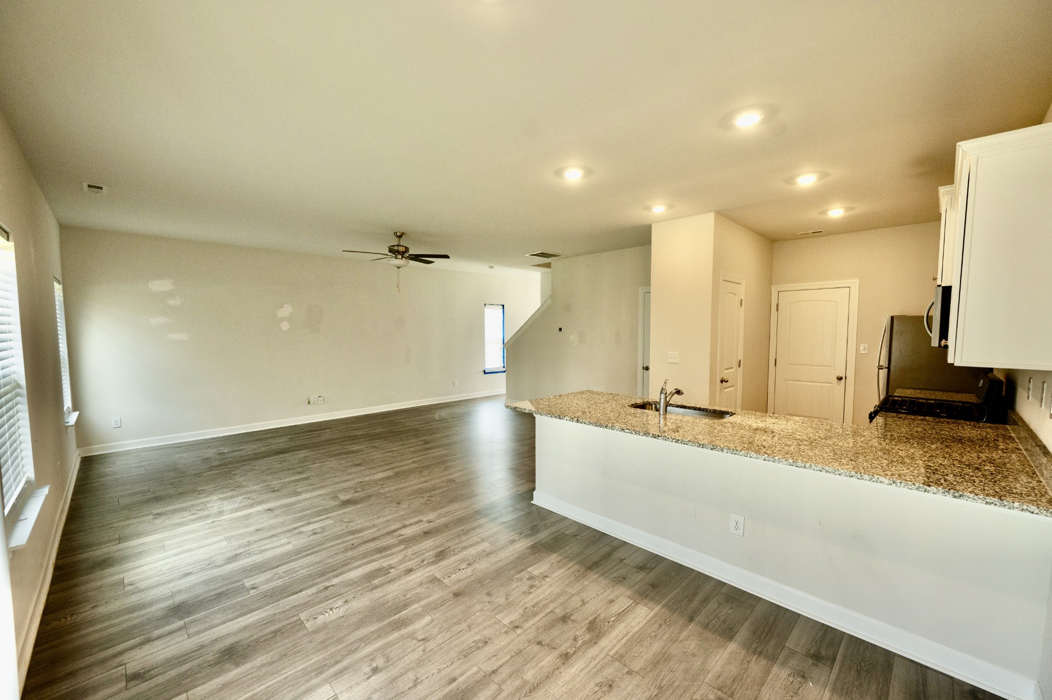2322 Alberto Dr Property Photo 3