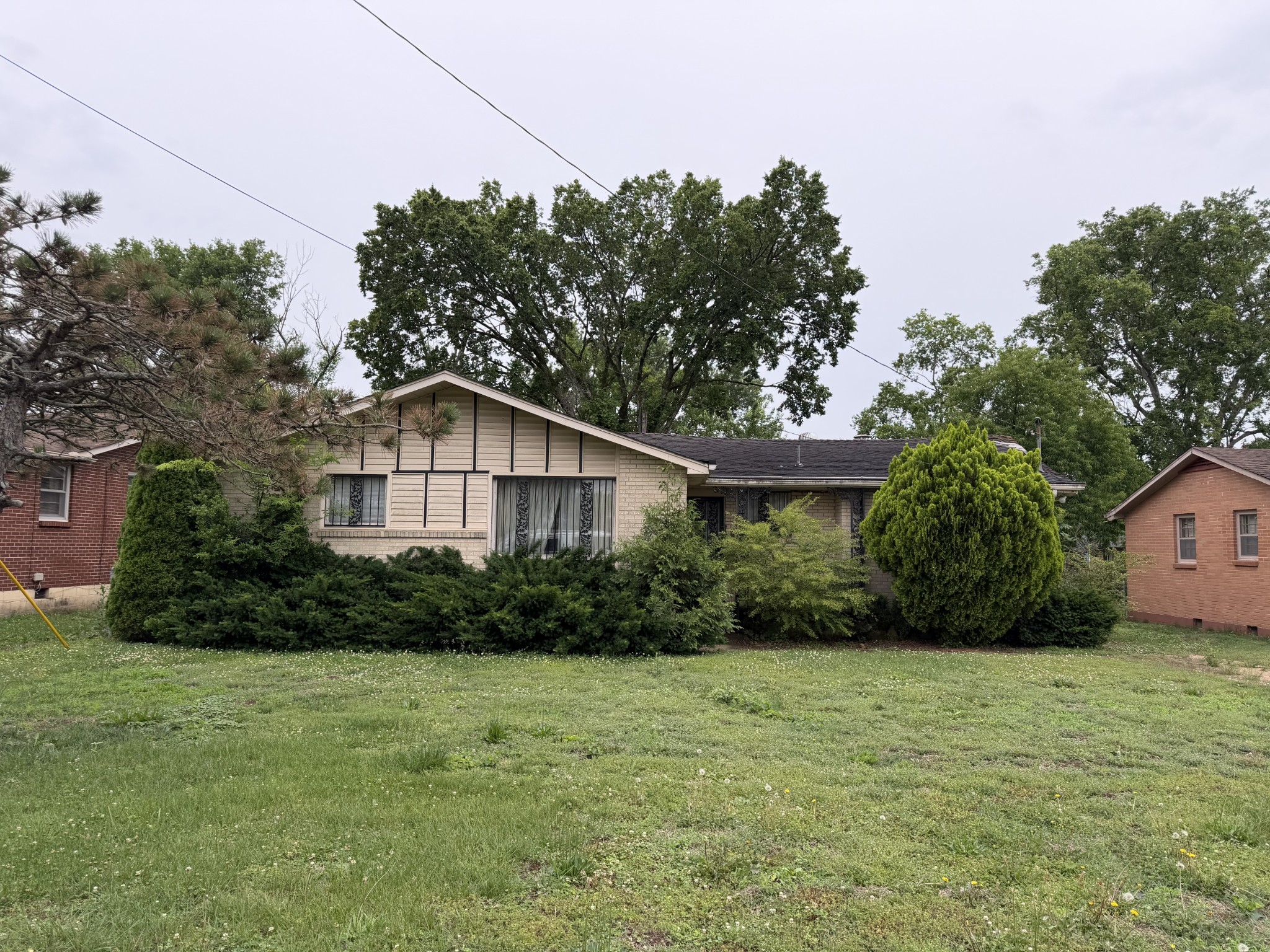 3819 Crouch Dr