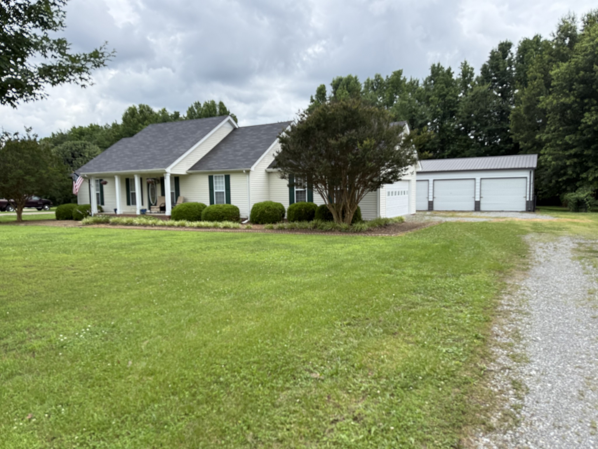 28 Long Meadow Dr Property Photo 1