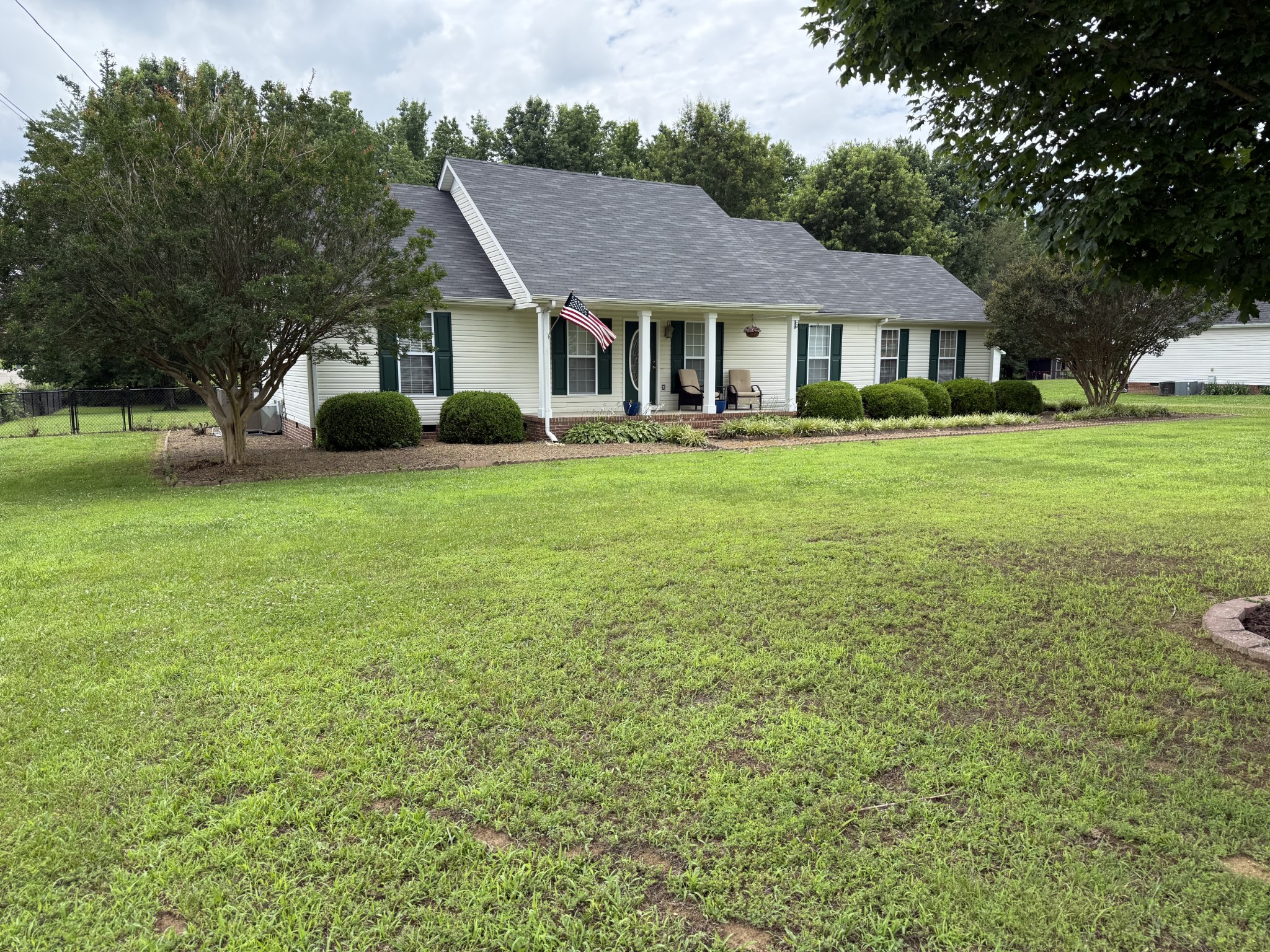 28 Long Meadow Dr Property Photo 3