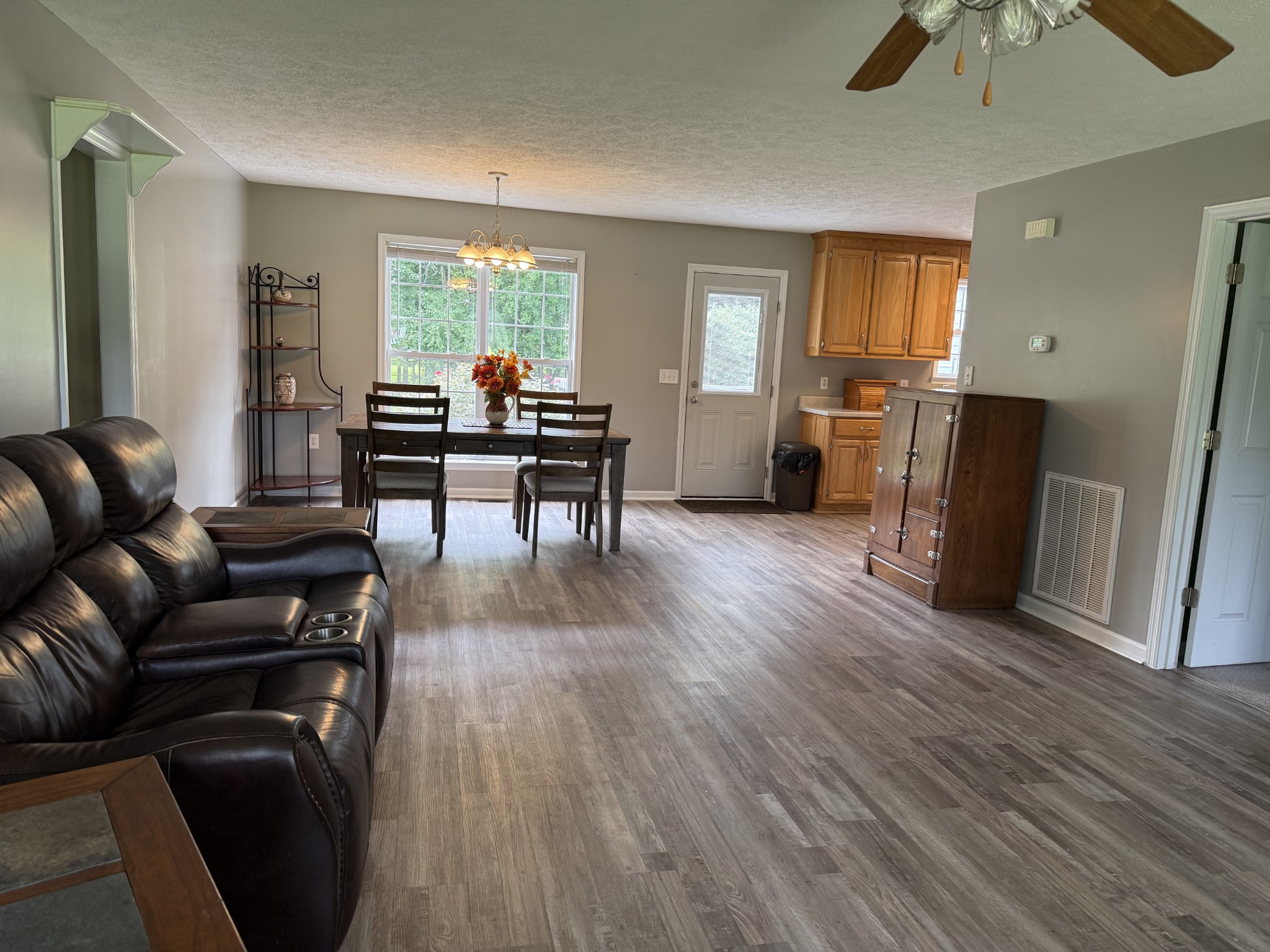28 Long Meadow Dr Property Photo 7