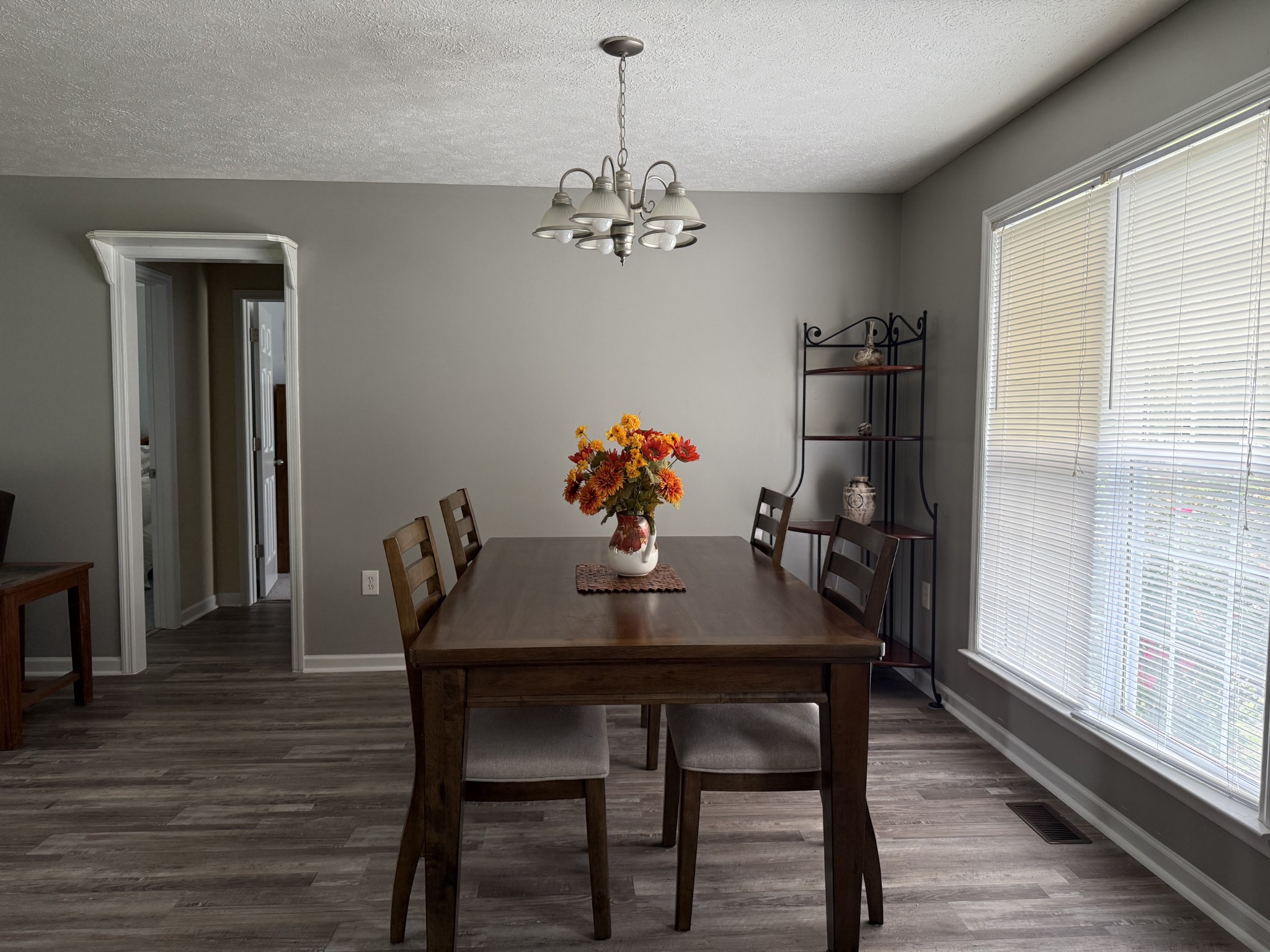 28 Long Meadow Dr Property Photo 8