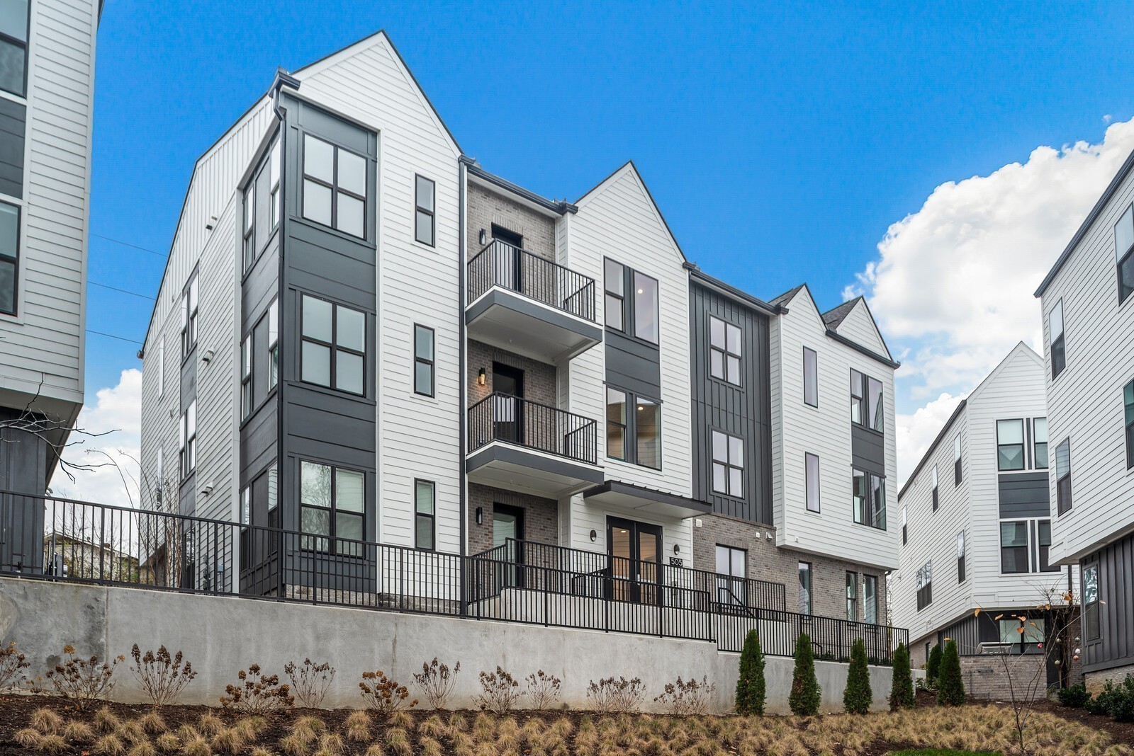 505 Community Ct