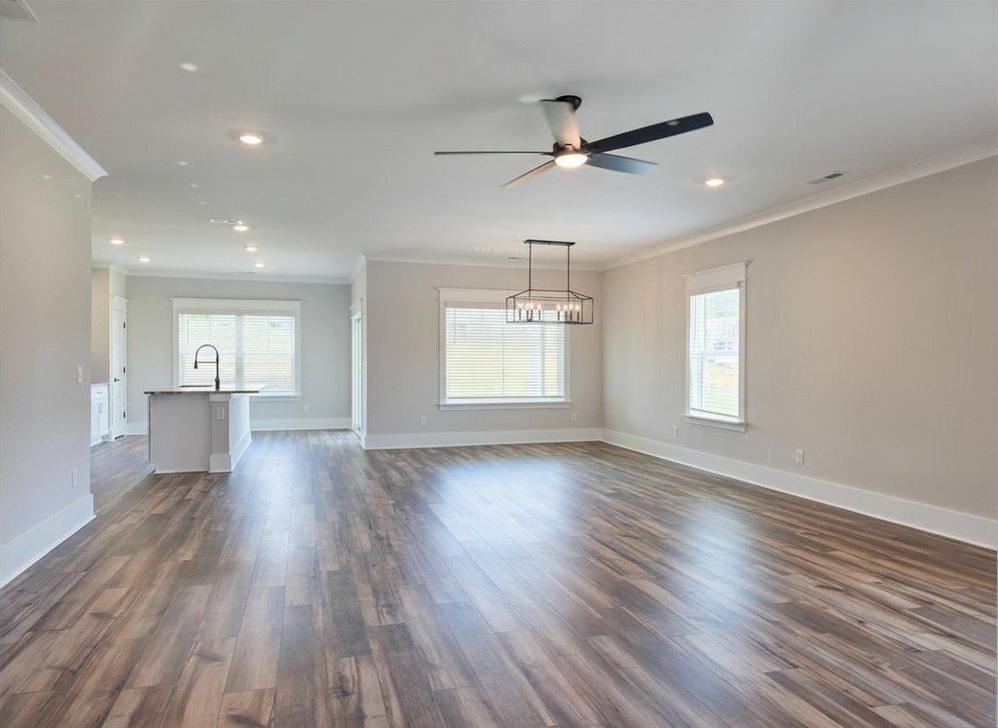 332 Springbrook Blvd Property Photo 6