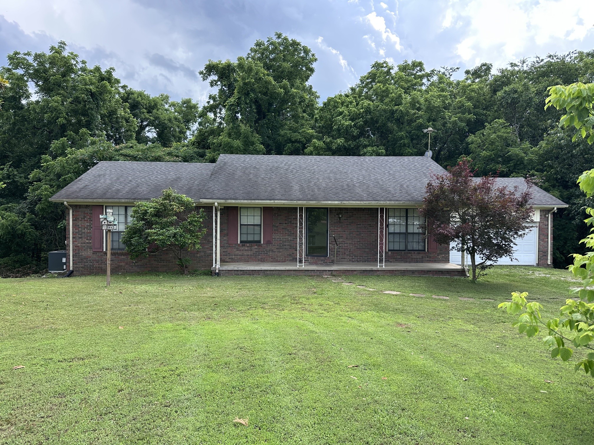 586 Iron City Rd Property Photo 1