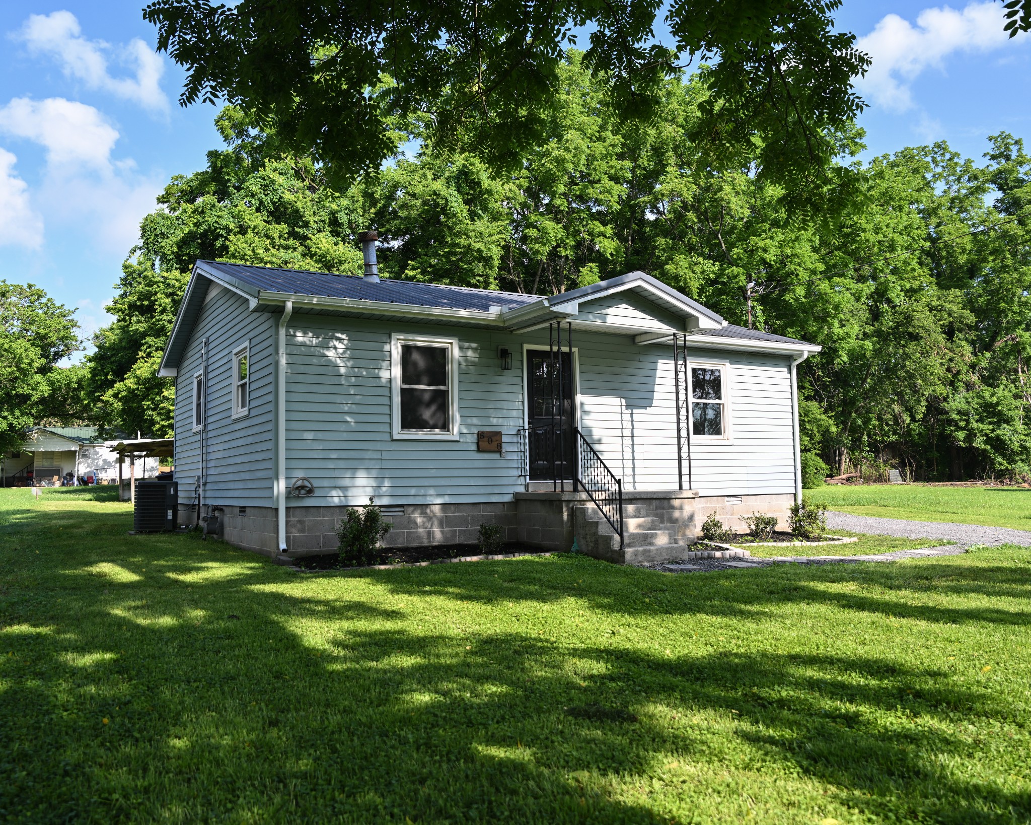 808 S Franklin St Property Photo 1