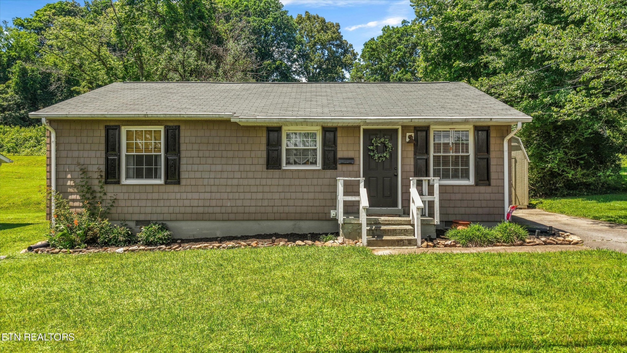 636 Robertsville Rd Property Photo 1