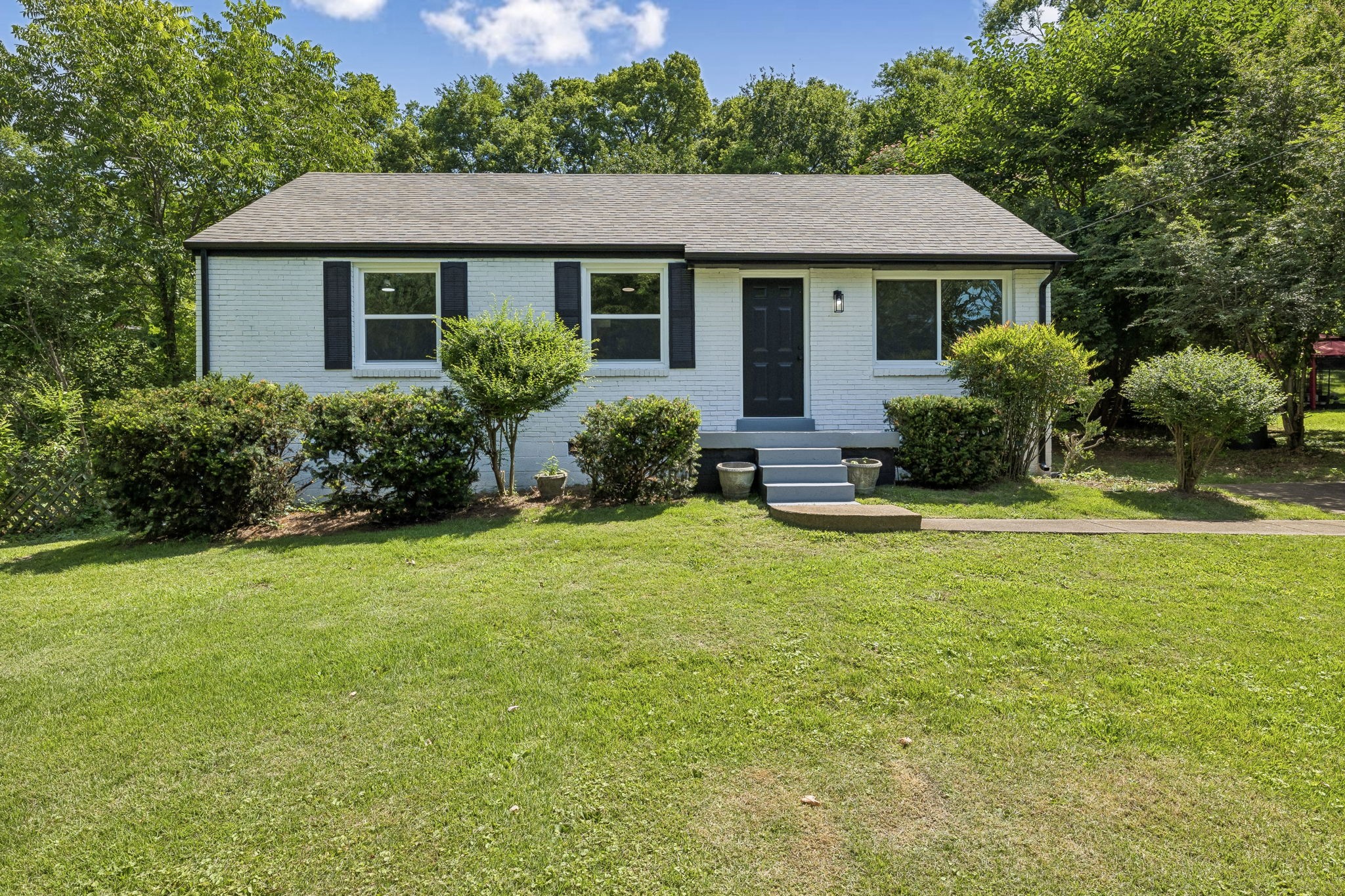 2208 Larimore Dr Property Photo 1