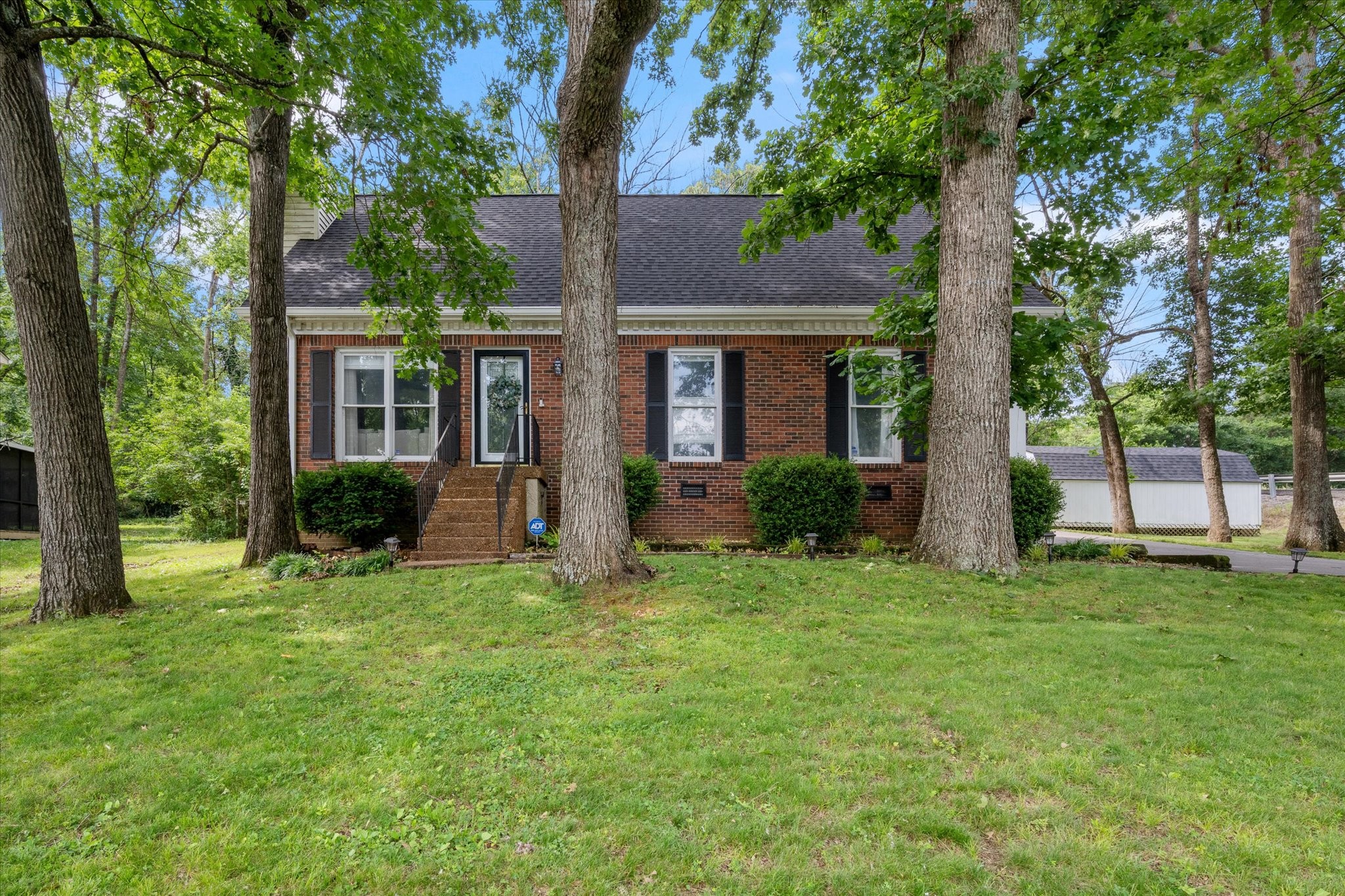 100 Windward Dr Property Photo 1