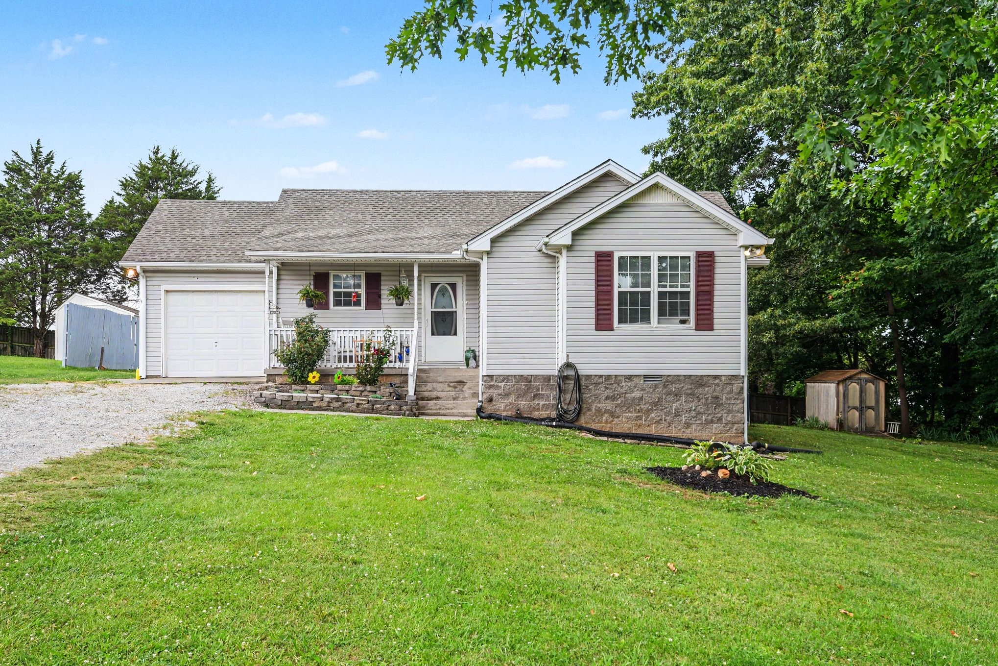 105 Brookside Pt Property Photo 1