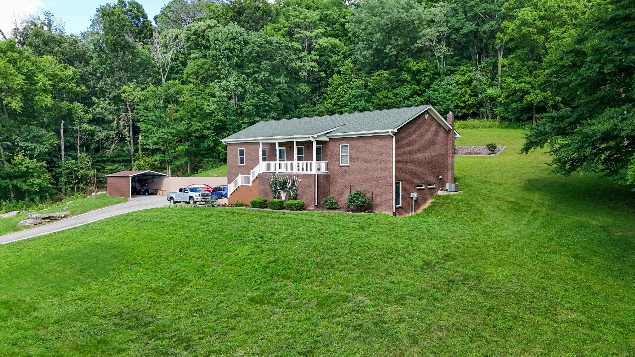 4050 Cantebury Dr Property Photo 1