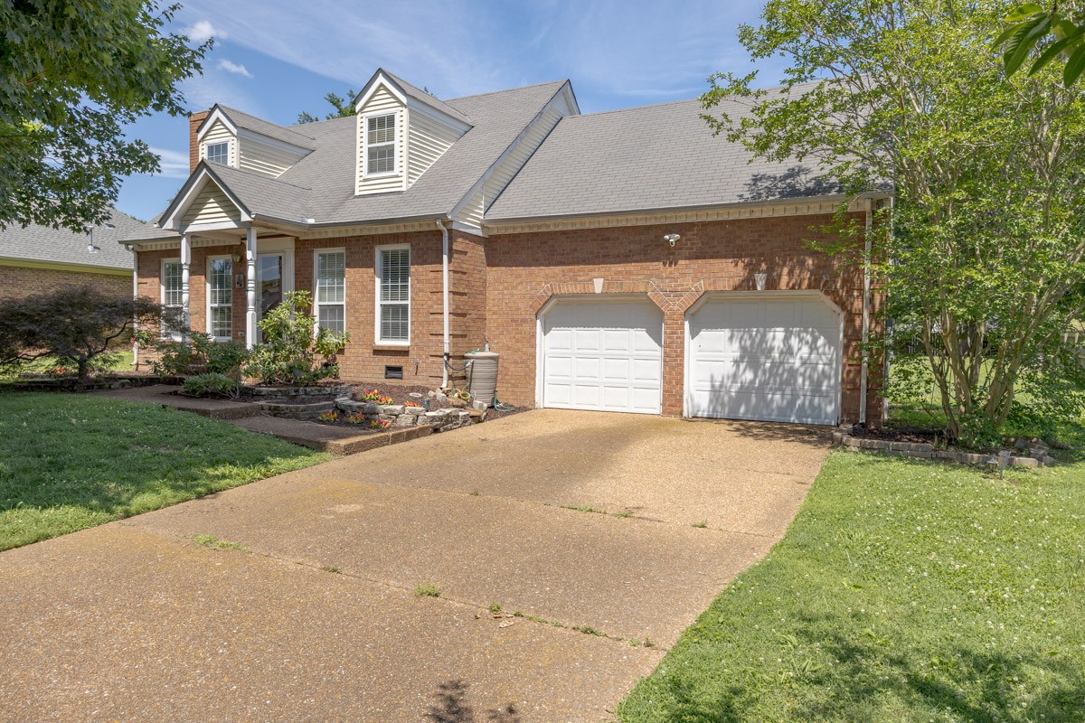 2858 Iroquois Dr Property Photo 1