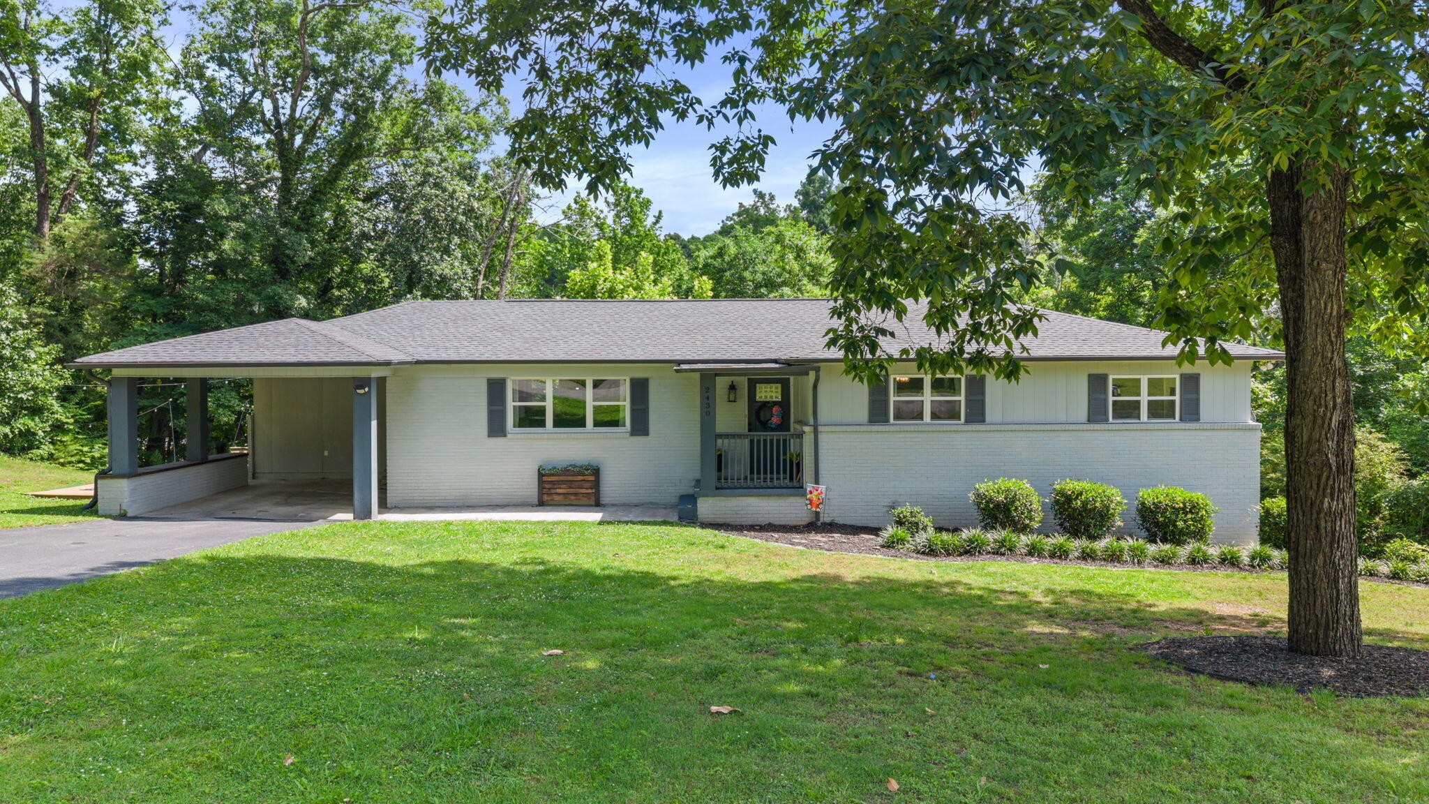 2430 Walnut Drive, Nw Property Photo 1