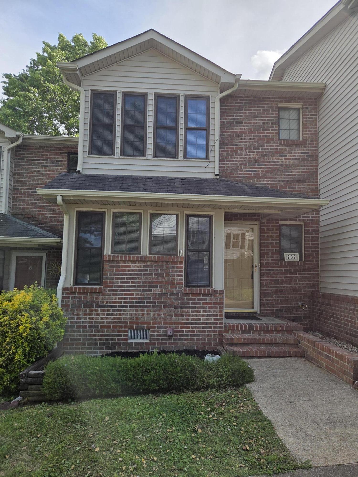 707 Zius Court, NW
