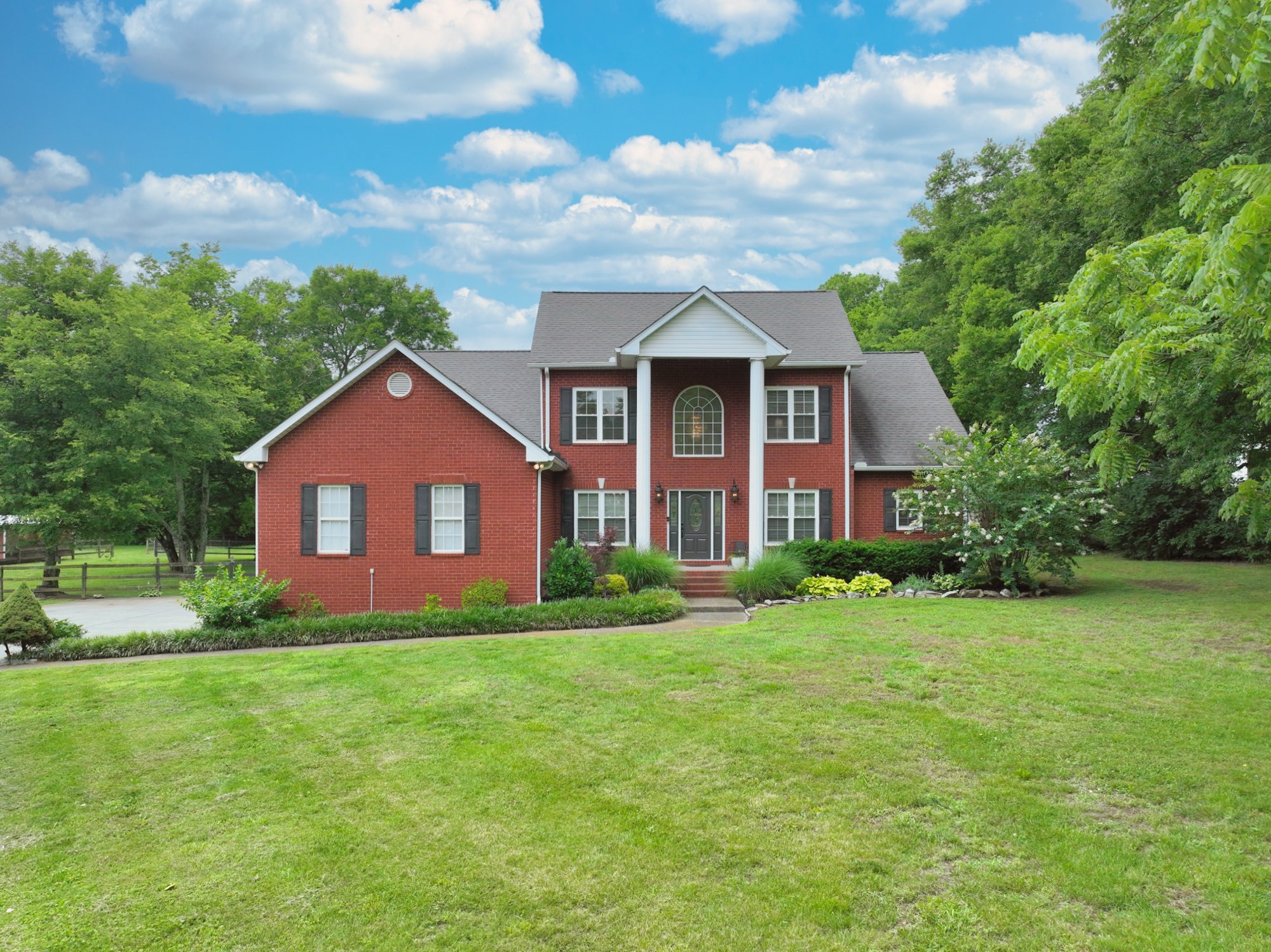 107 Greenfield Ln Property Photo 1