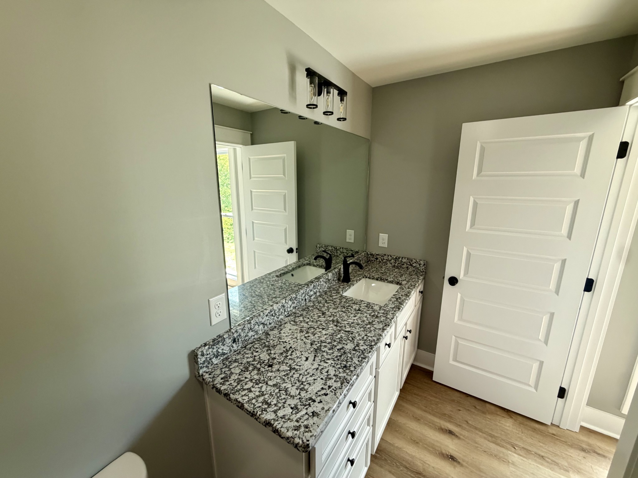 474 Ables Ln Property Photo 4