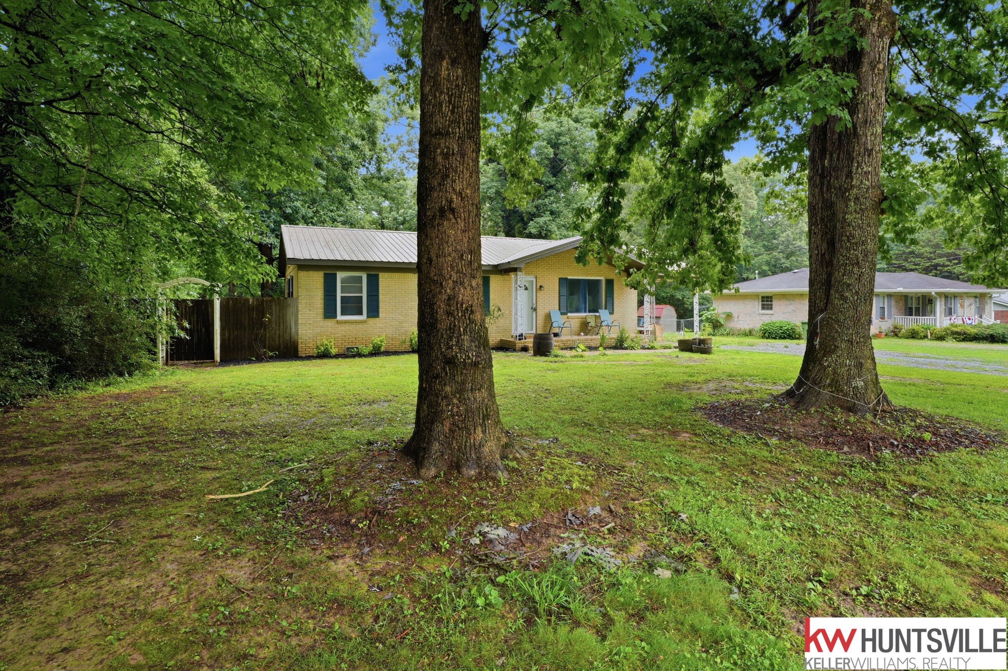 39 Eastwood Dr Property Photo 2